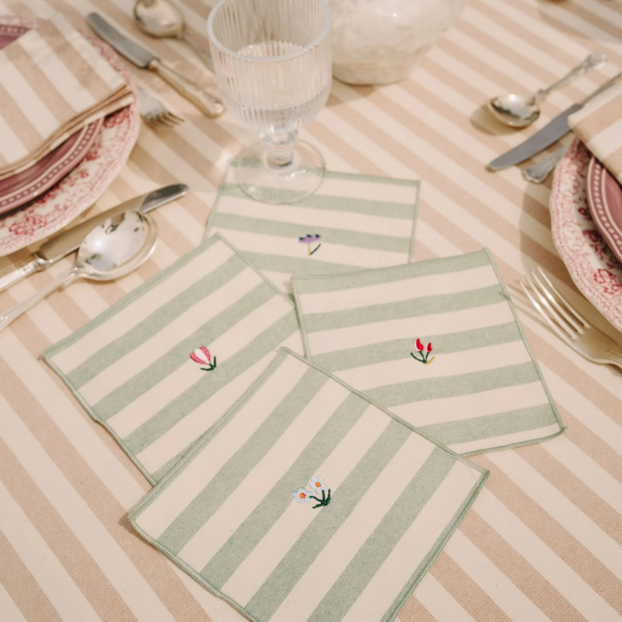 Roupa de mesa Barra, em algodão, com flores bordadas - Image 10