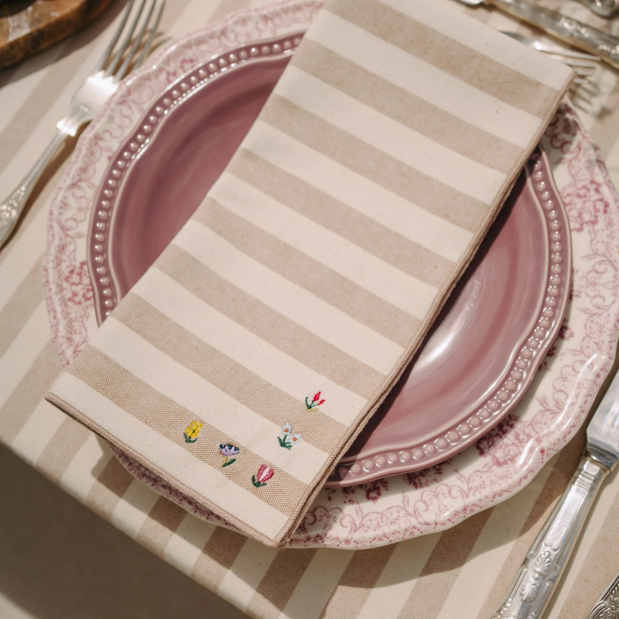 Roupa de mesa Barra, em algodão, com flores bordadas - Image 15
