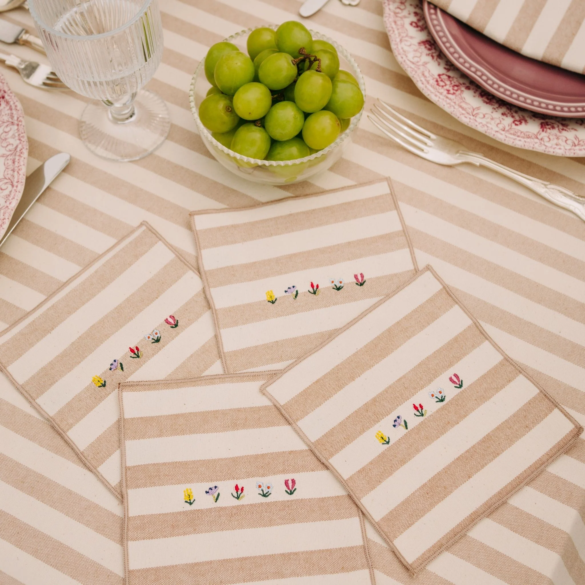 Roupa de mesa Barra, em algodão, com flores bordadas - Image 17