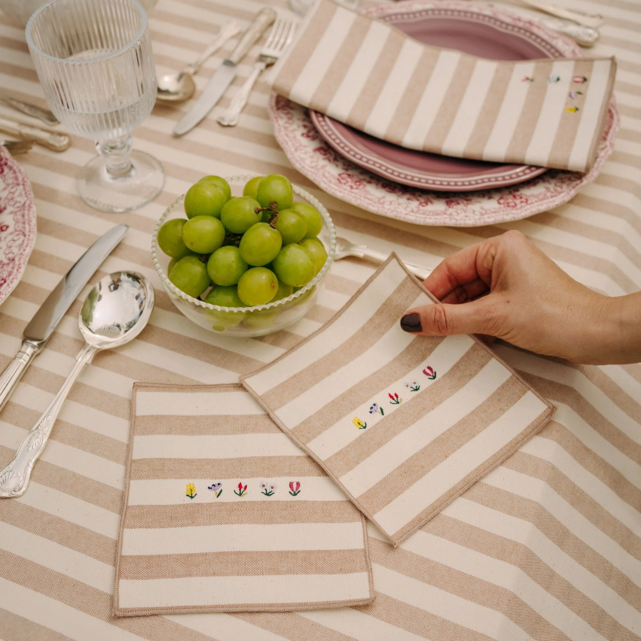 Roupa de mesa Barra, em algodão, com flores bordadas - Image 18