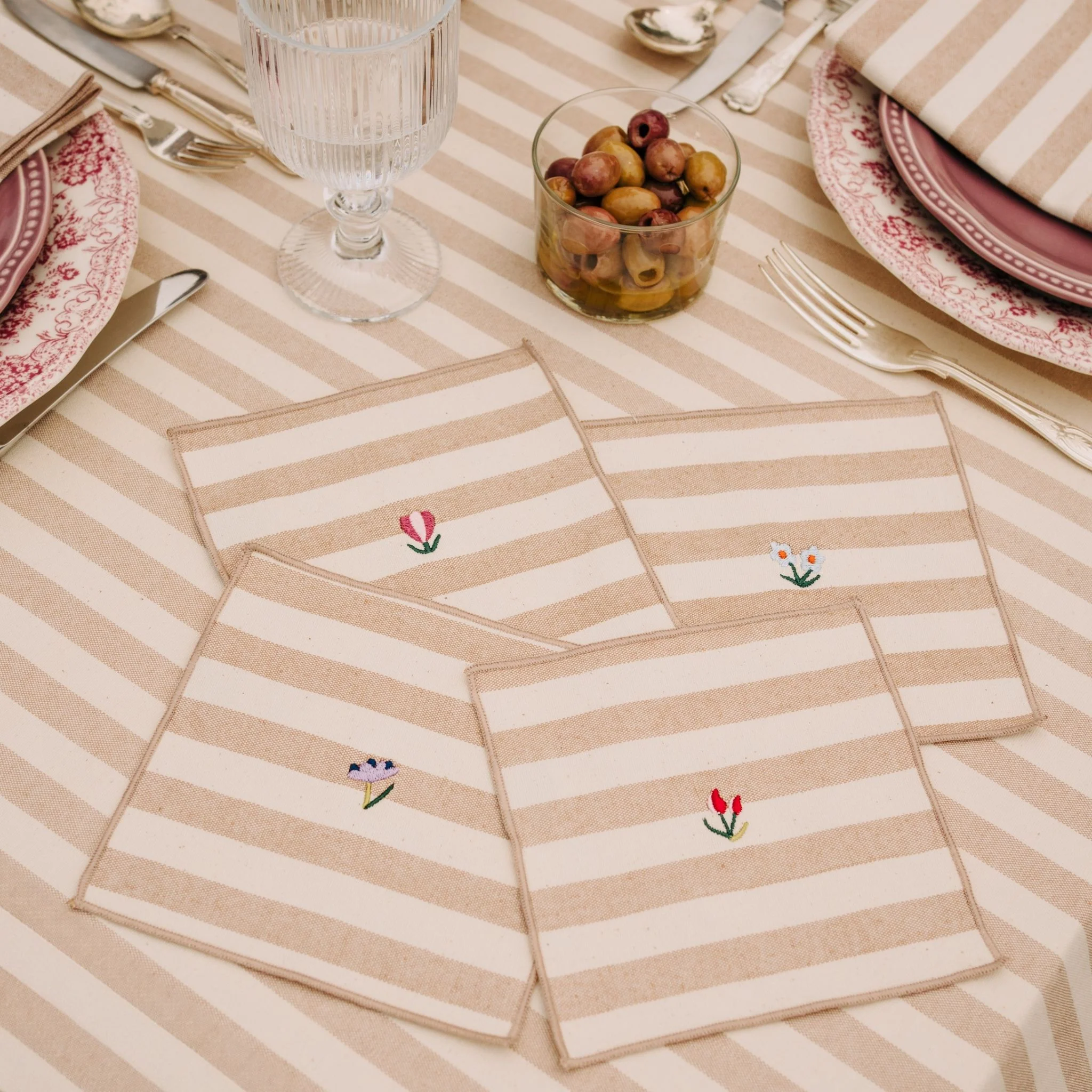 Roupa de mesa Barra, em algodão, com flores bordadas - Image 19