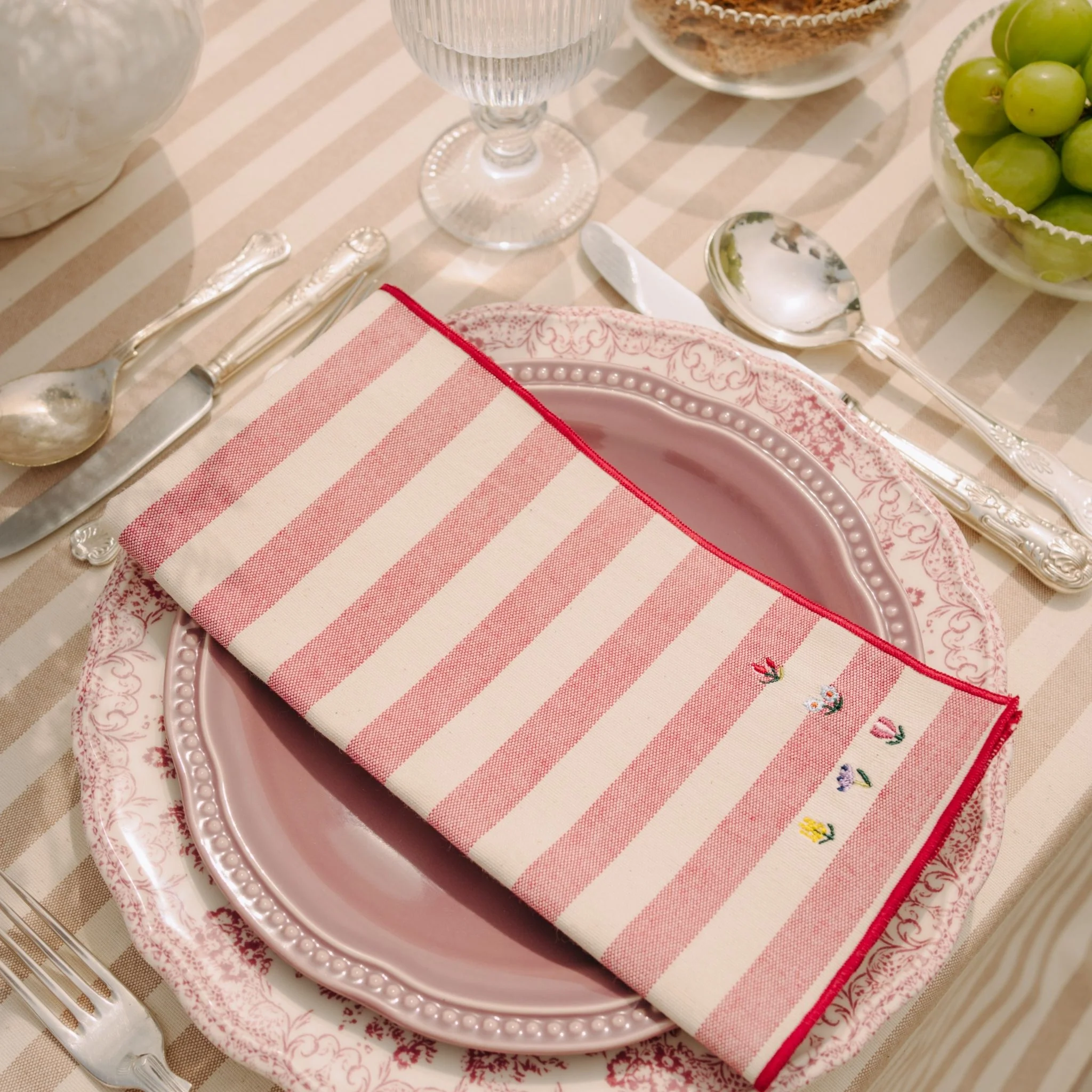 Roupa de mesa Barra, em algodão, com flores bordadas - Image 3