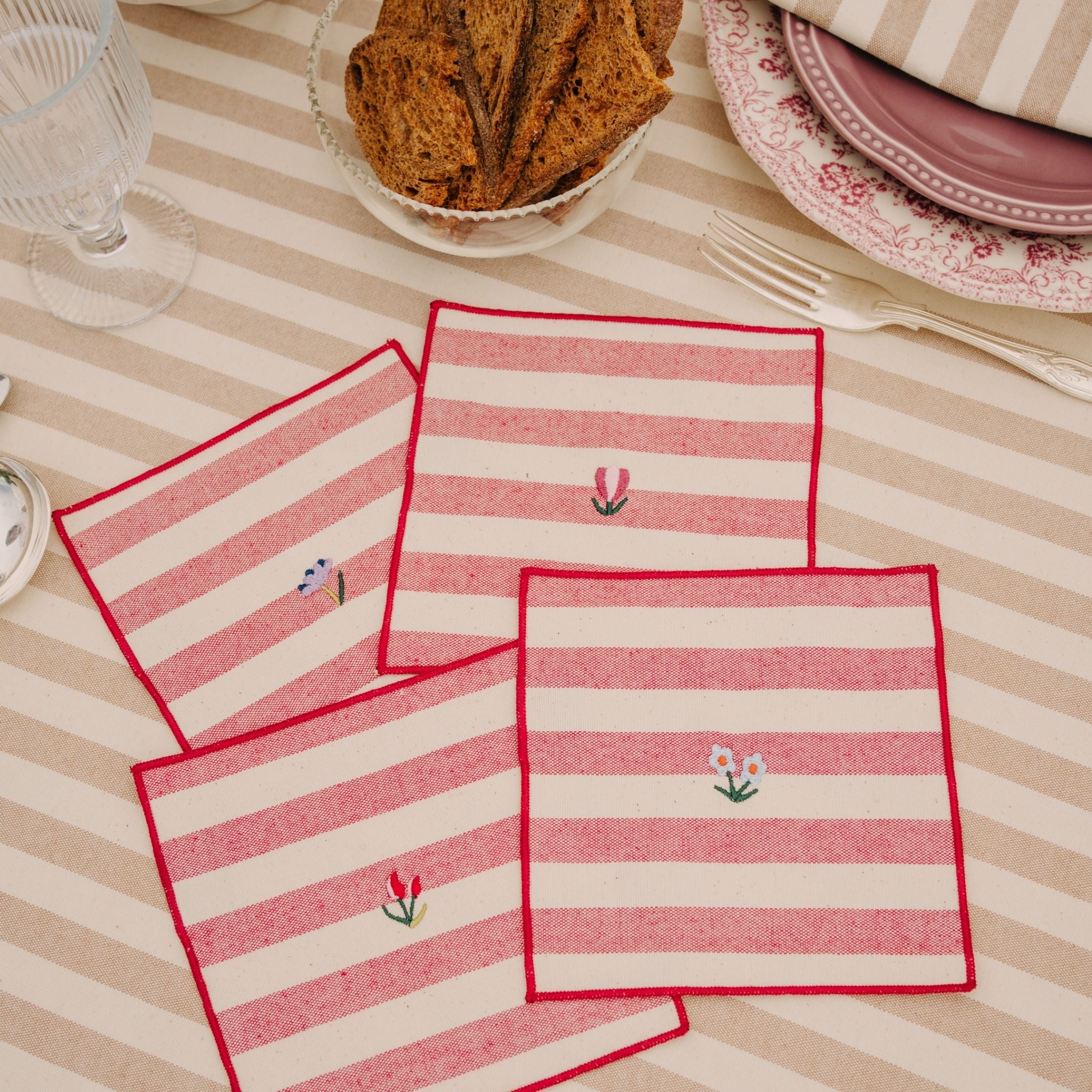 Roupa de mesa Barra, em algodão, com flores bordadas - Image 6