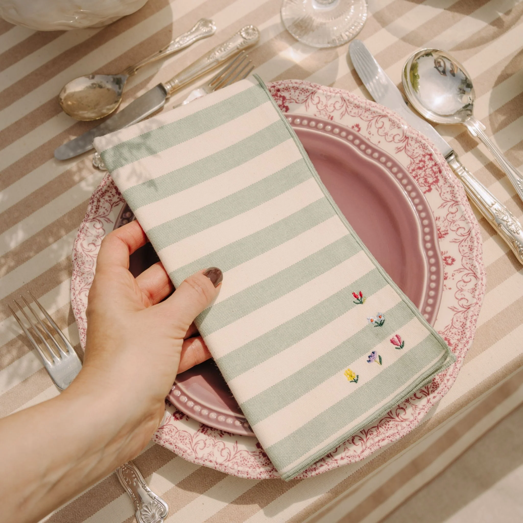 Roupa de mesa Barra, em algodão, com flores bordadas - Image 7