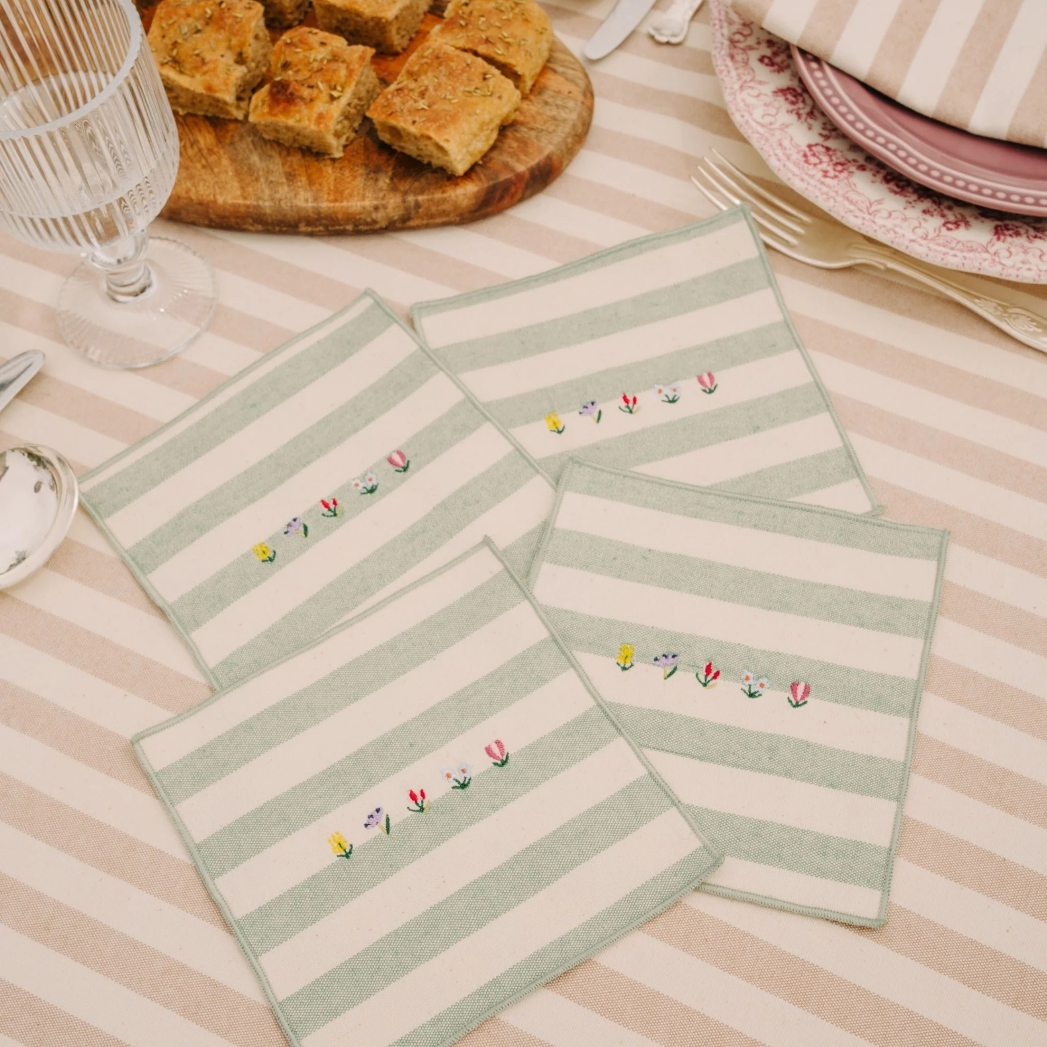 Roupa de mesa Barra, em algodão, com flores bordadas - Image 9