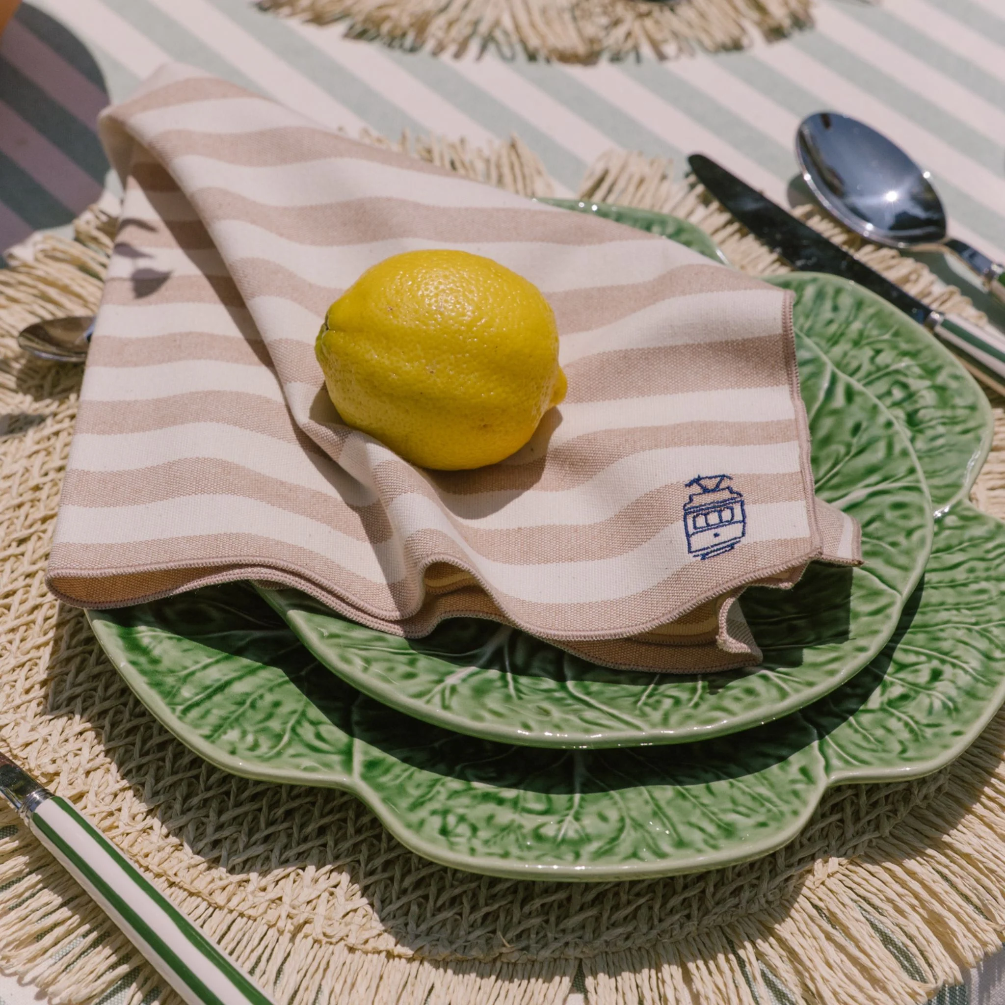 Roupa de mesa Barra, em algodão, com motivos inspirados em Portugal bordados - Image 7