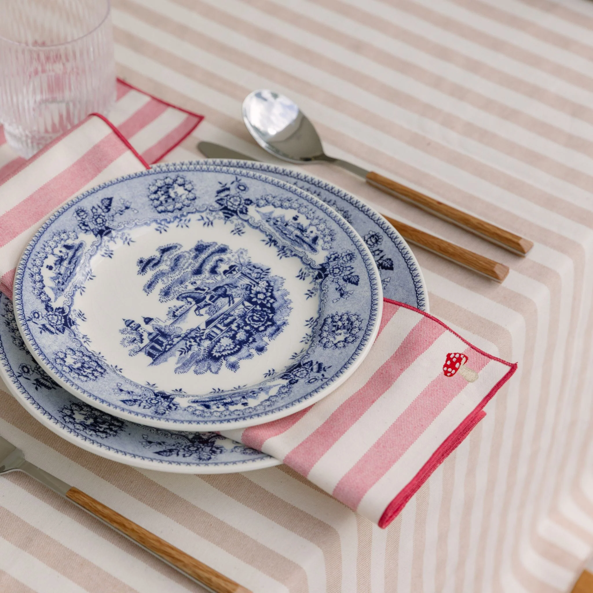 Roupa de mesa Barra, em algodão, com motivos de outono bordados - Image 4