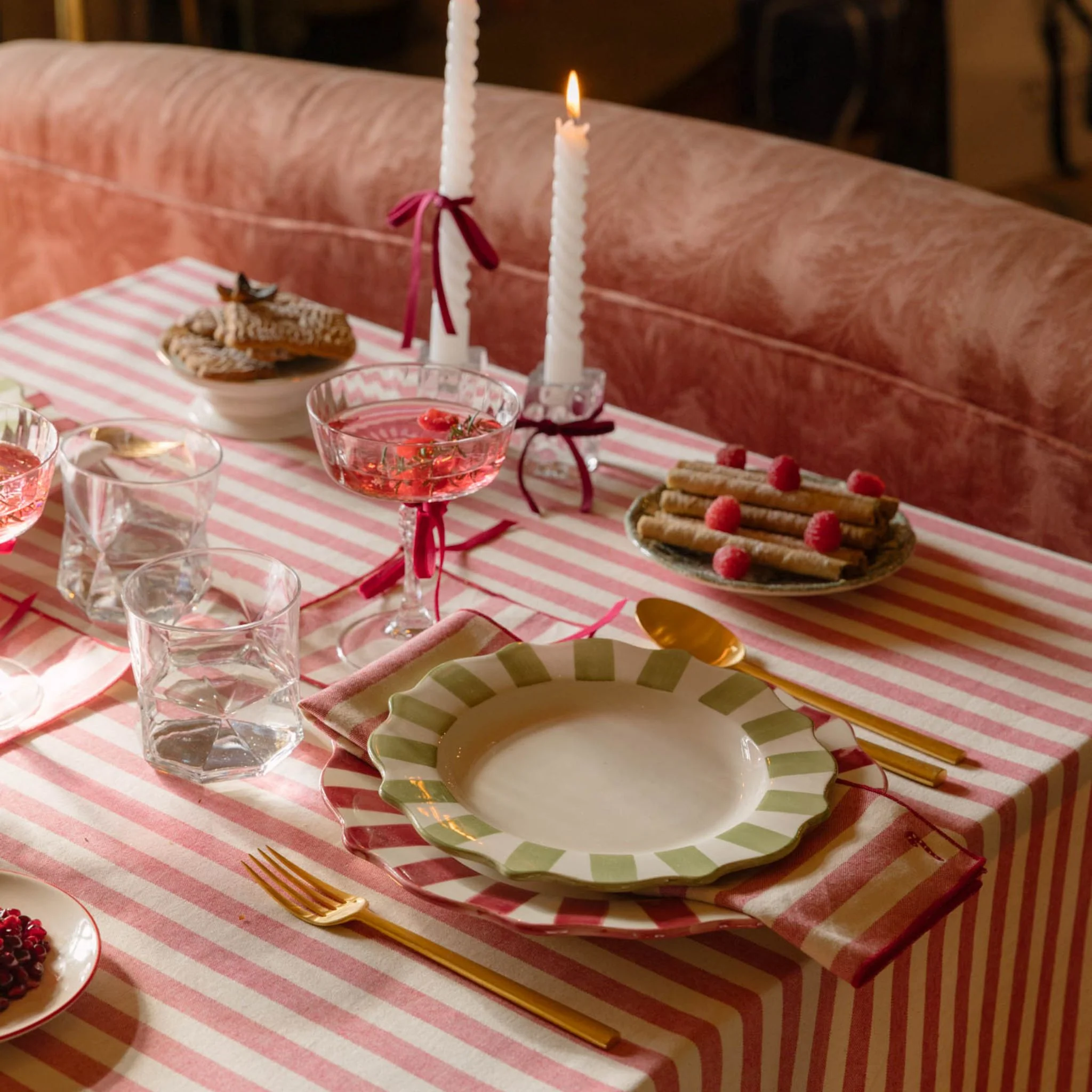 Roupa de mesa Barra, em algodão, com pequenos motivos de Natal bordados - Image 10