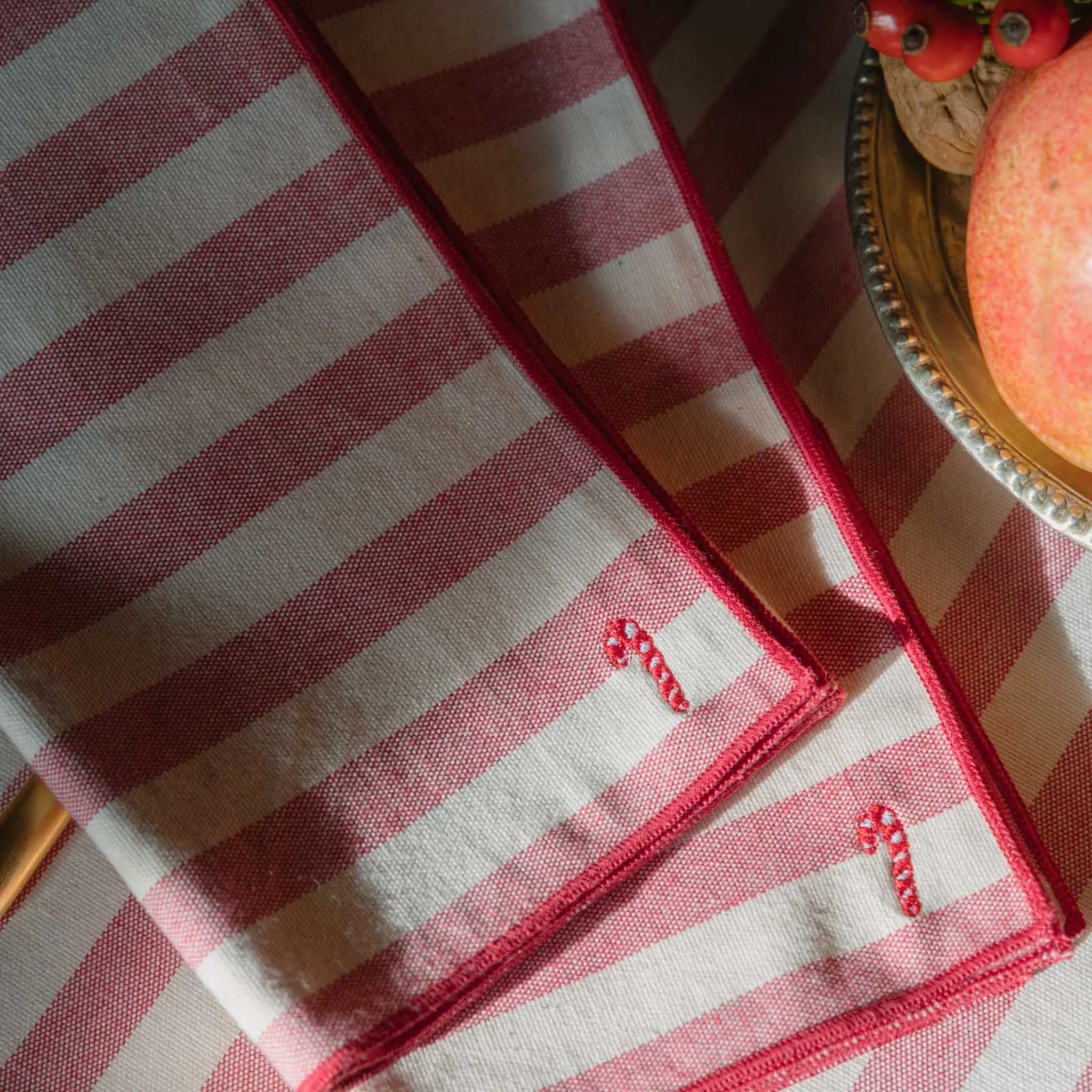 Roupa de mesa Barra, em algodão, com pequenos motivos de Natal bordados - Image 11