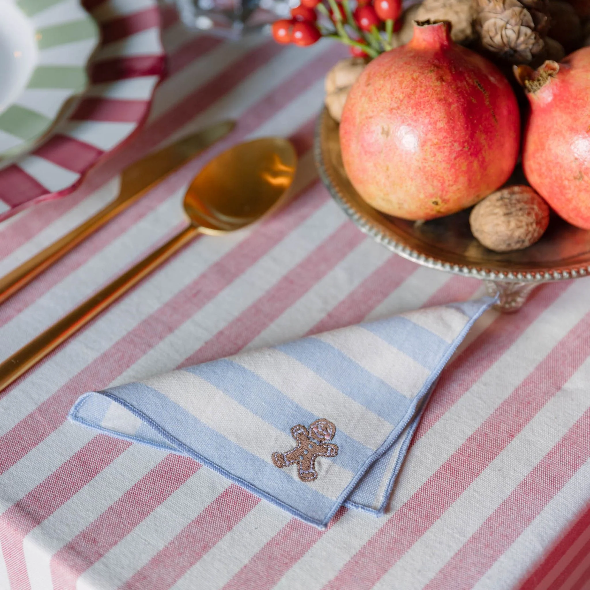 Roupa de mesa Barra, em algodão, com pequenos motivos de Natal bordados - Image 16