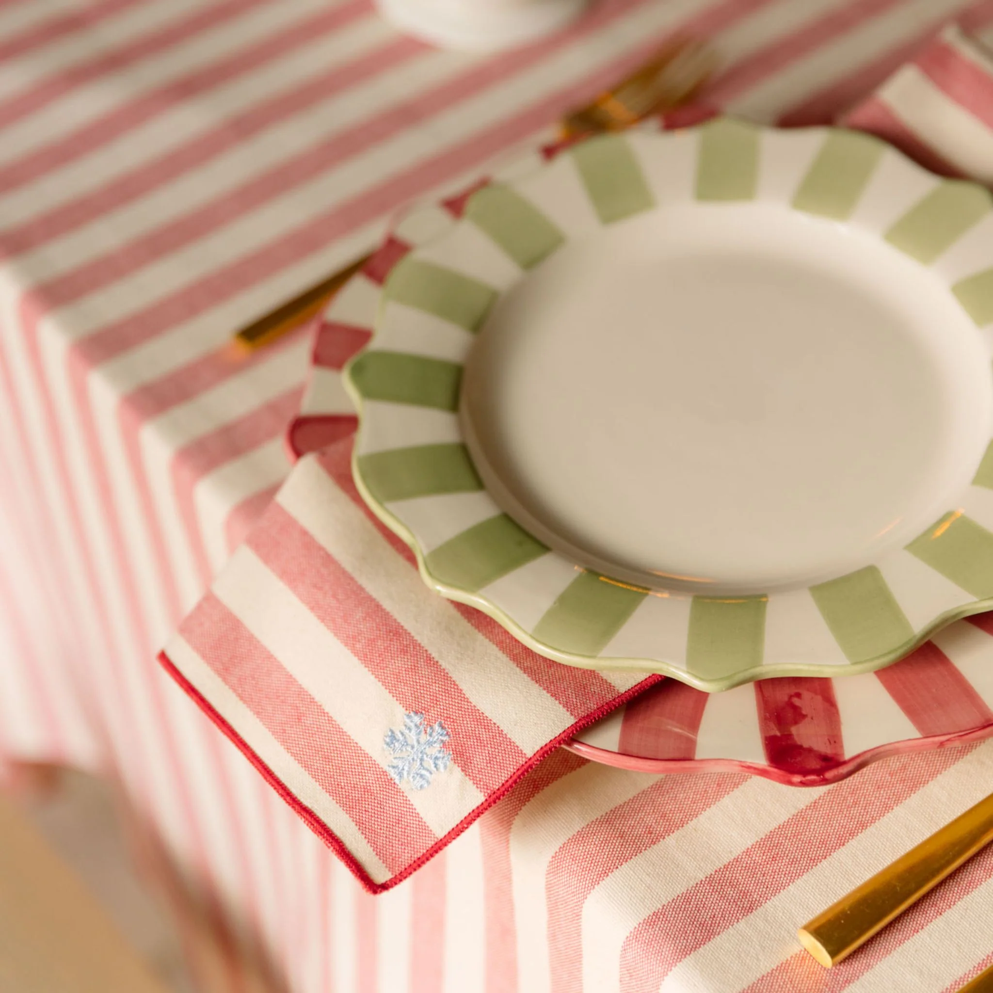 Roupa de mesa Barra, em algodão, com pequenos motivos de Natal bordados - Image 18