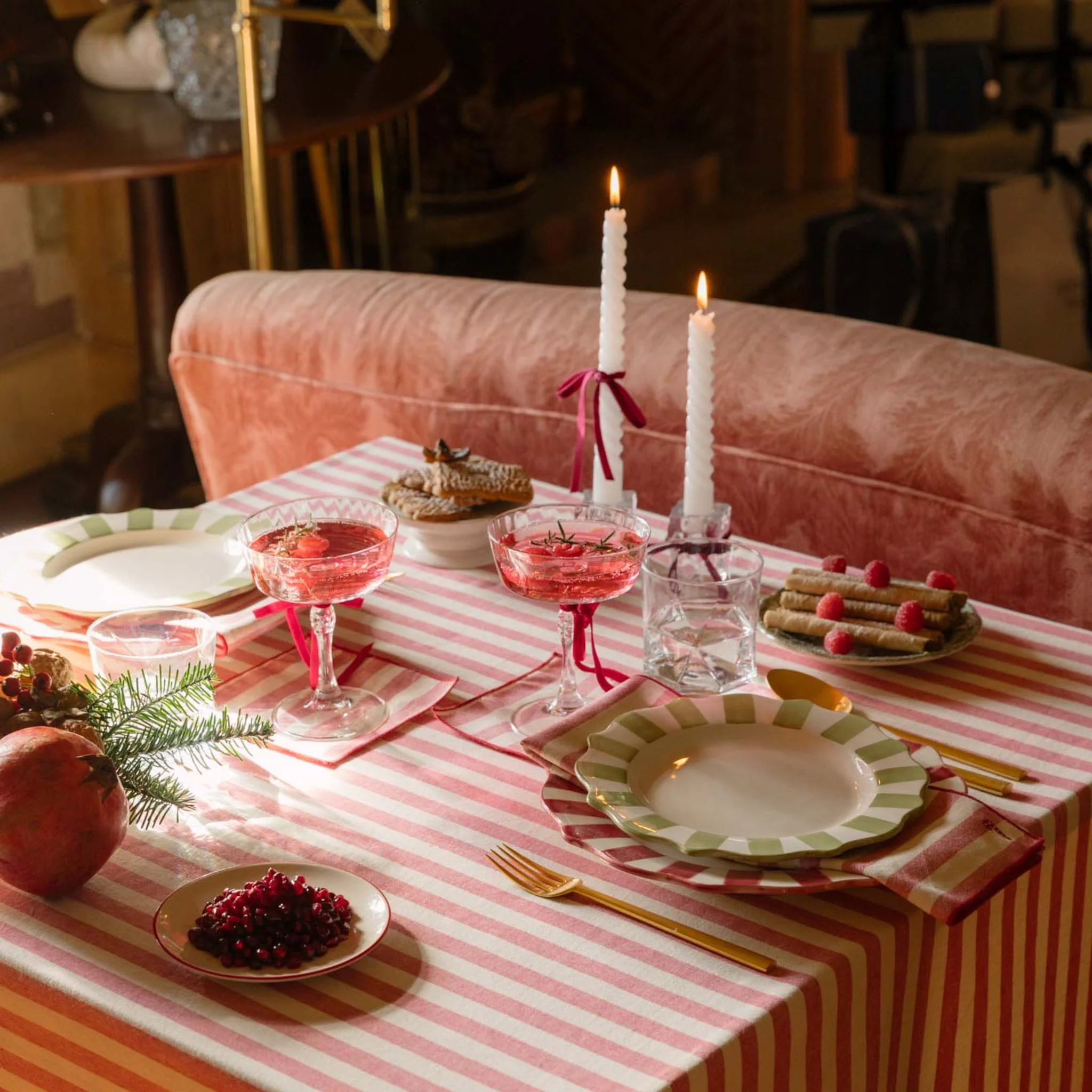 Roupa de mesa Barra, em algodão, com pequenos motivos de Natal bordados - Image 5