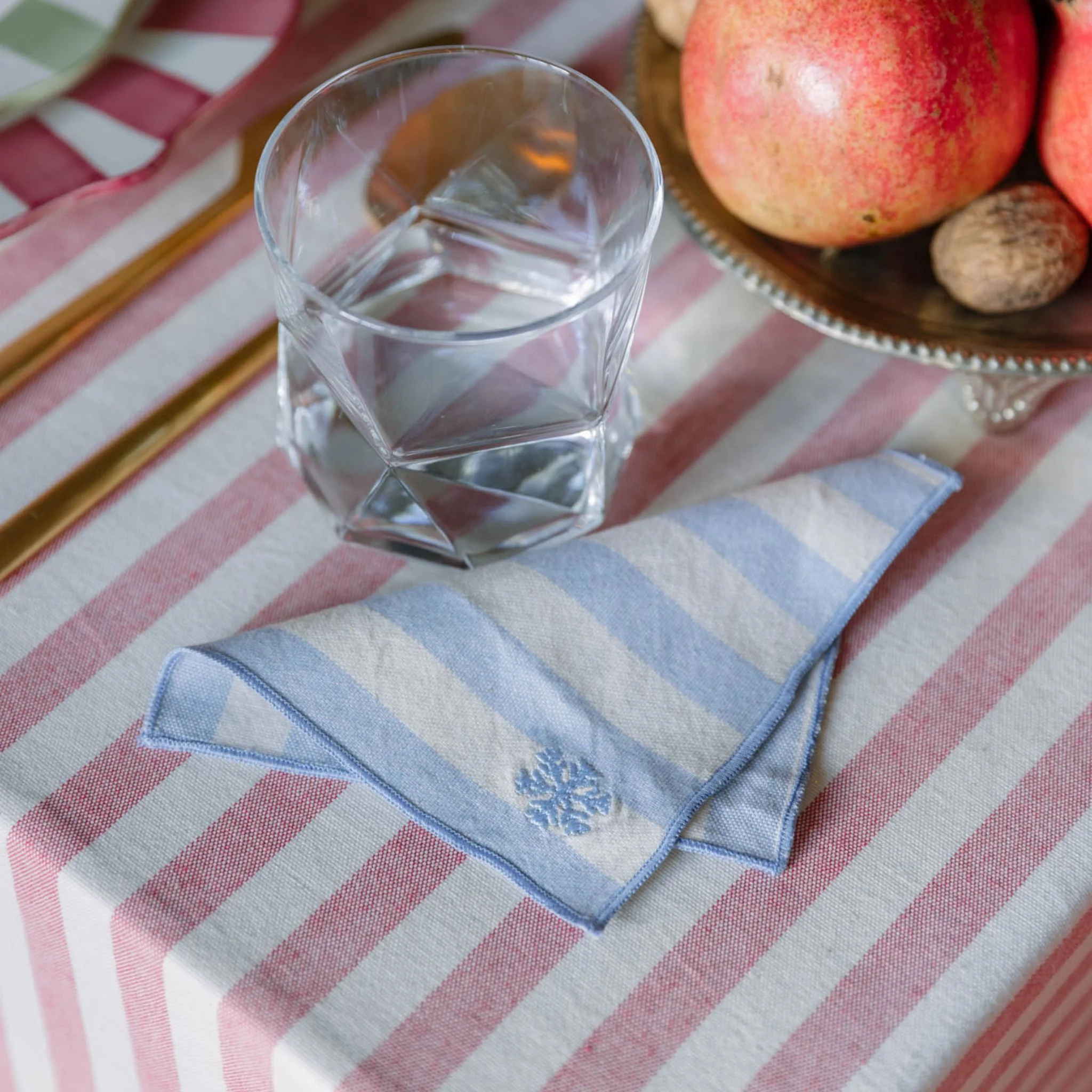Roupa de mesa Barra, em algodão, com pequenos motivos de Natal bordados - Image 6