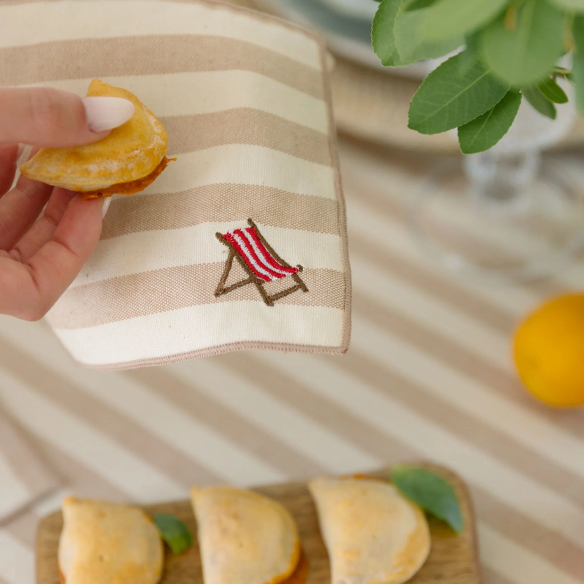 Roupa de mesa Barra, em algodão, com motivos de verão bordados - Image 11