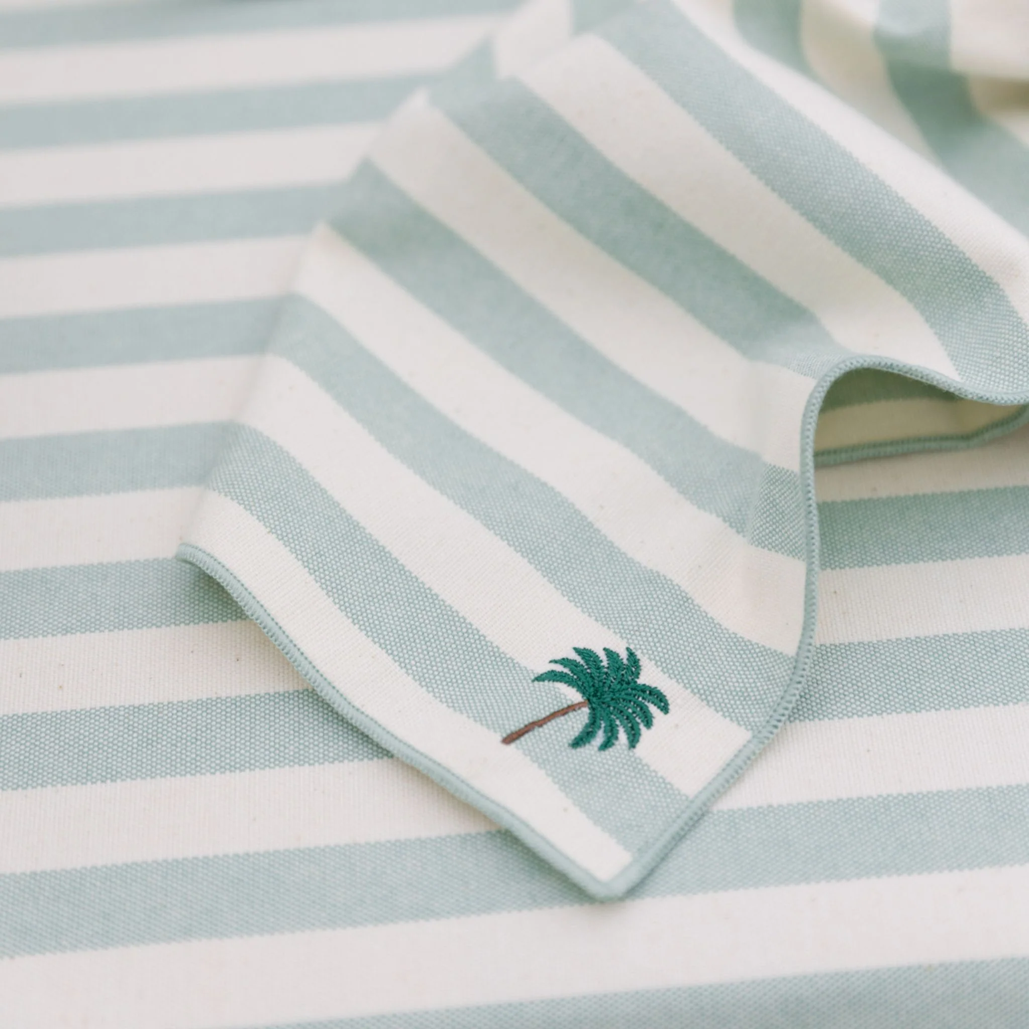 Roupa de mesa Barra, em algodão, com motivos de verão bordados - Image 4