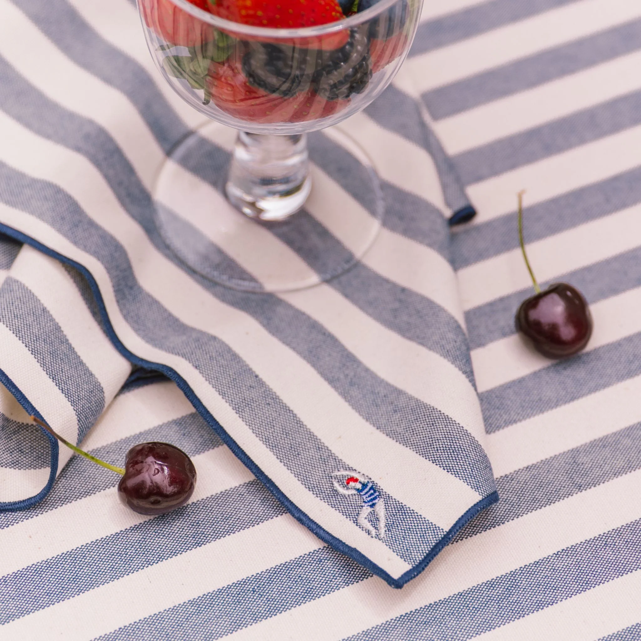 Roupa de mesa Barra, em algodão, com motivos de verão bordados - Image 5