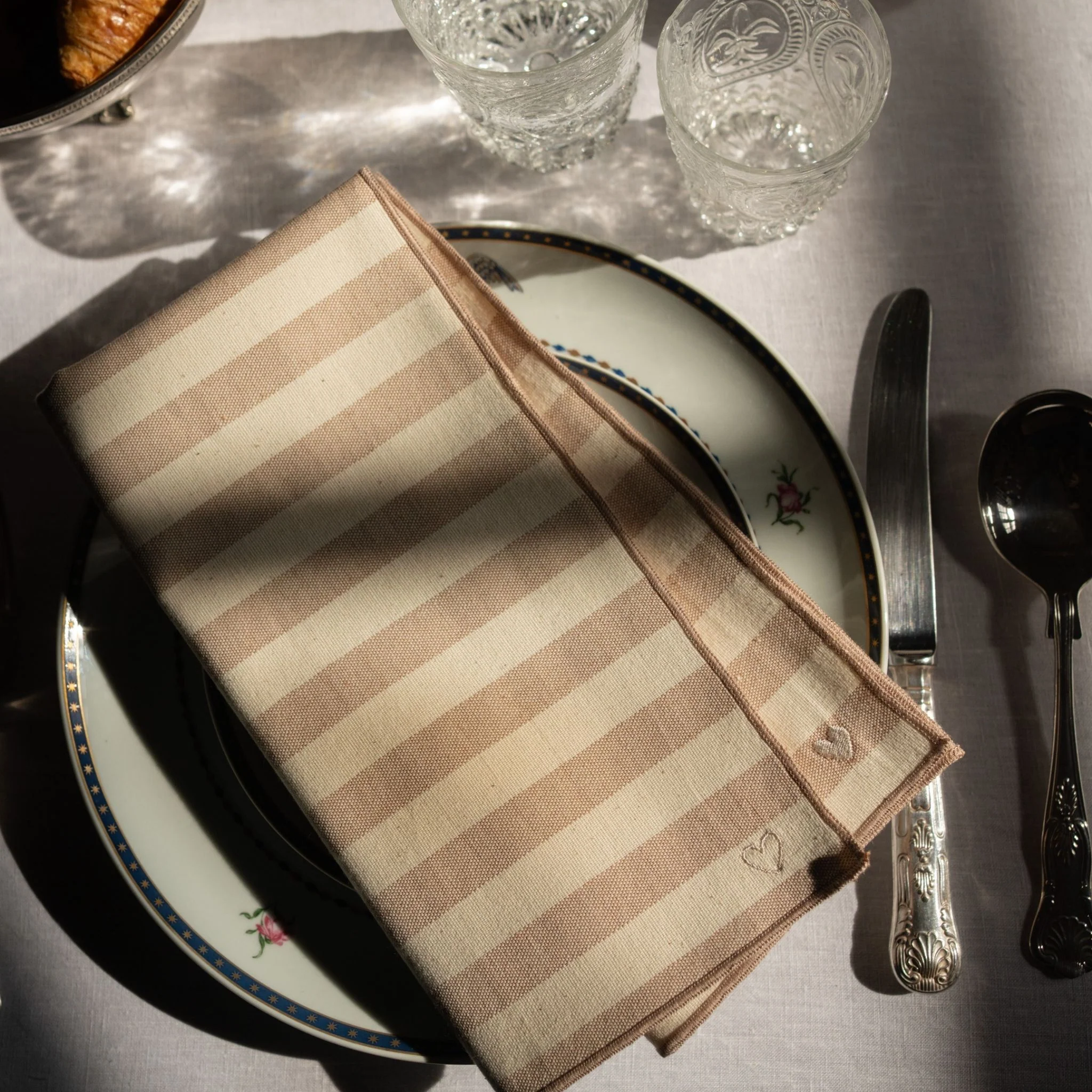 Roupa de mesa Barra, em algodão, com corações bordados - Image 3
