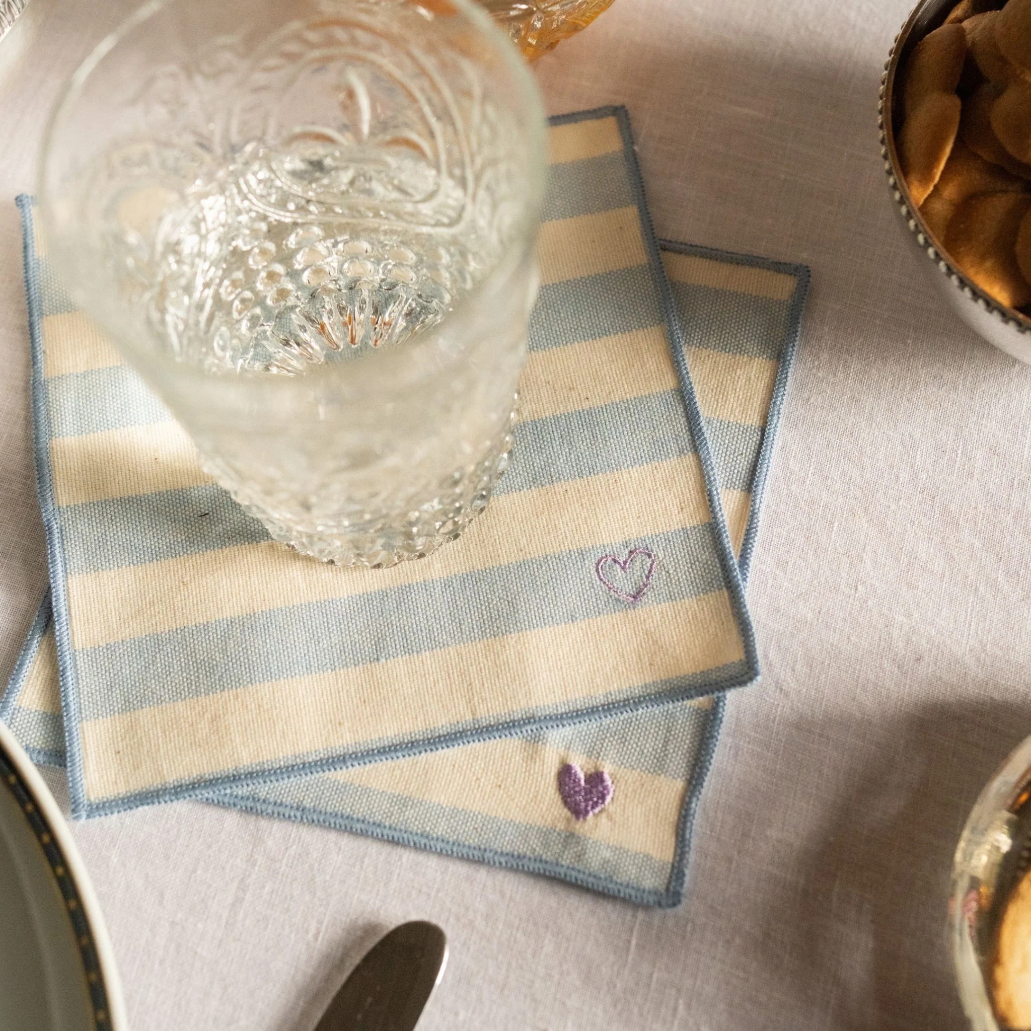 Roupa de mesa Barra, em algodão, com corações bordados - Image 8