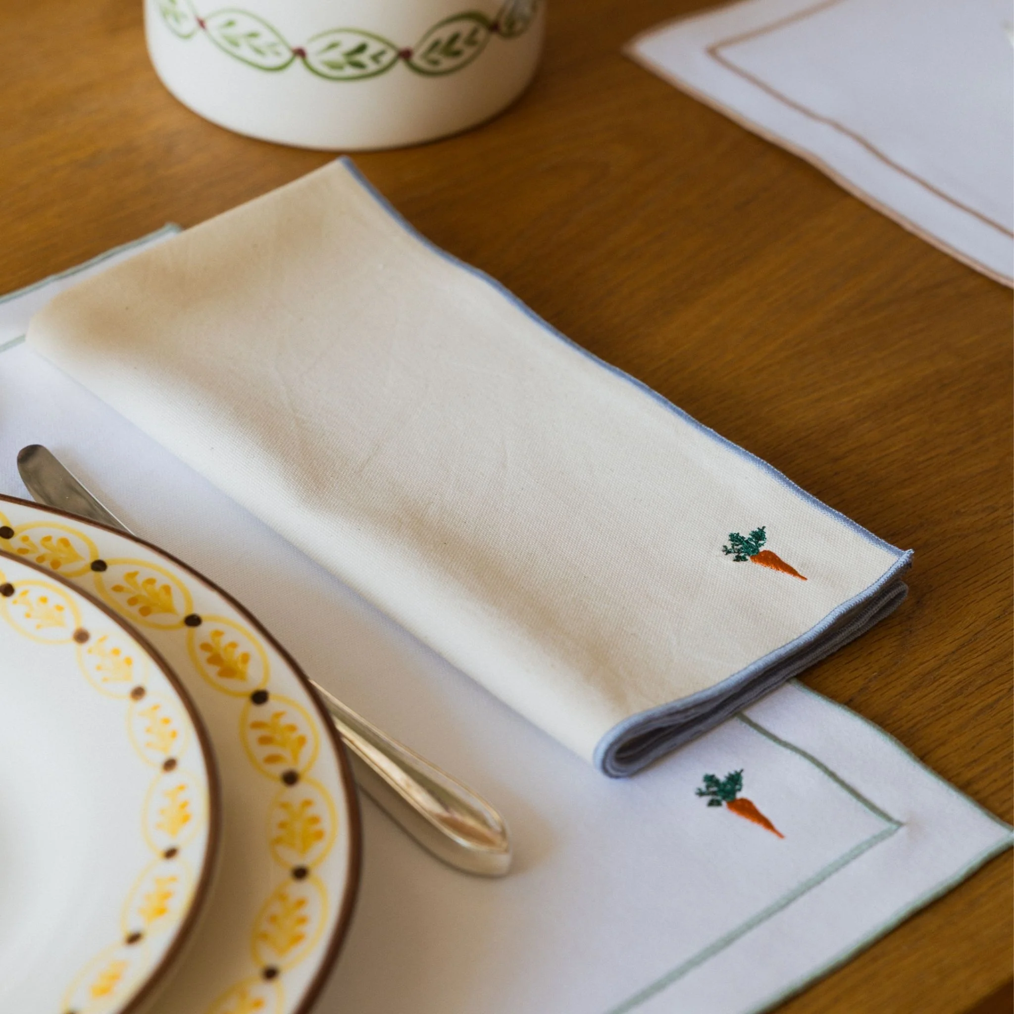 Roupa de mesa Nazaré branca, em algodão, com motivos de Páscoa bordados - Image 8