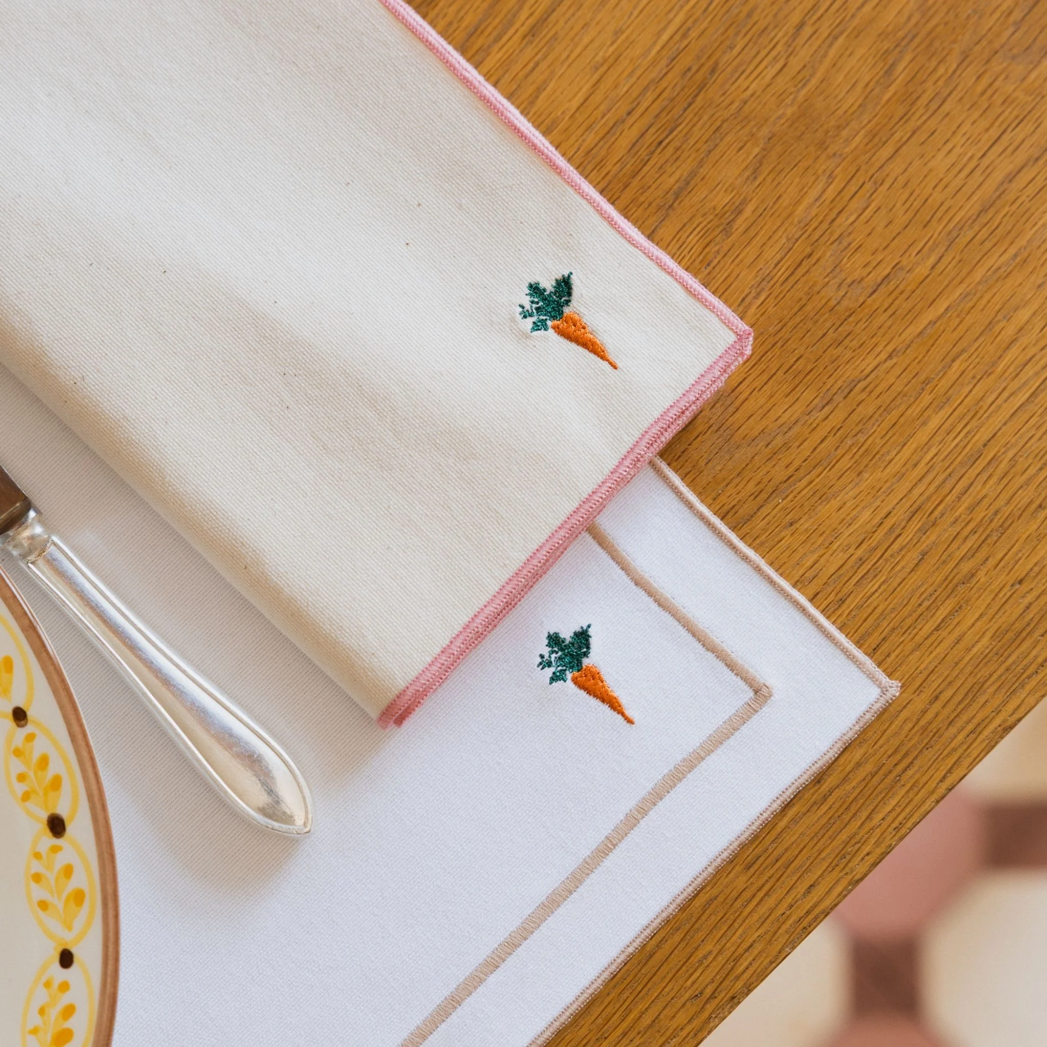 Roupa de mesa Nazaré branca, em algodão, com motivos de Páscoa bordados - Image 7