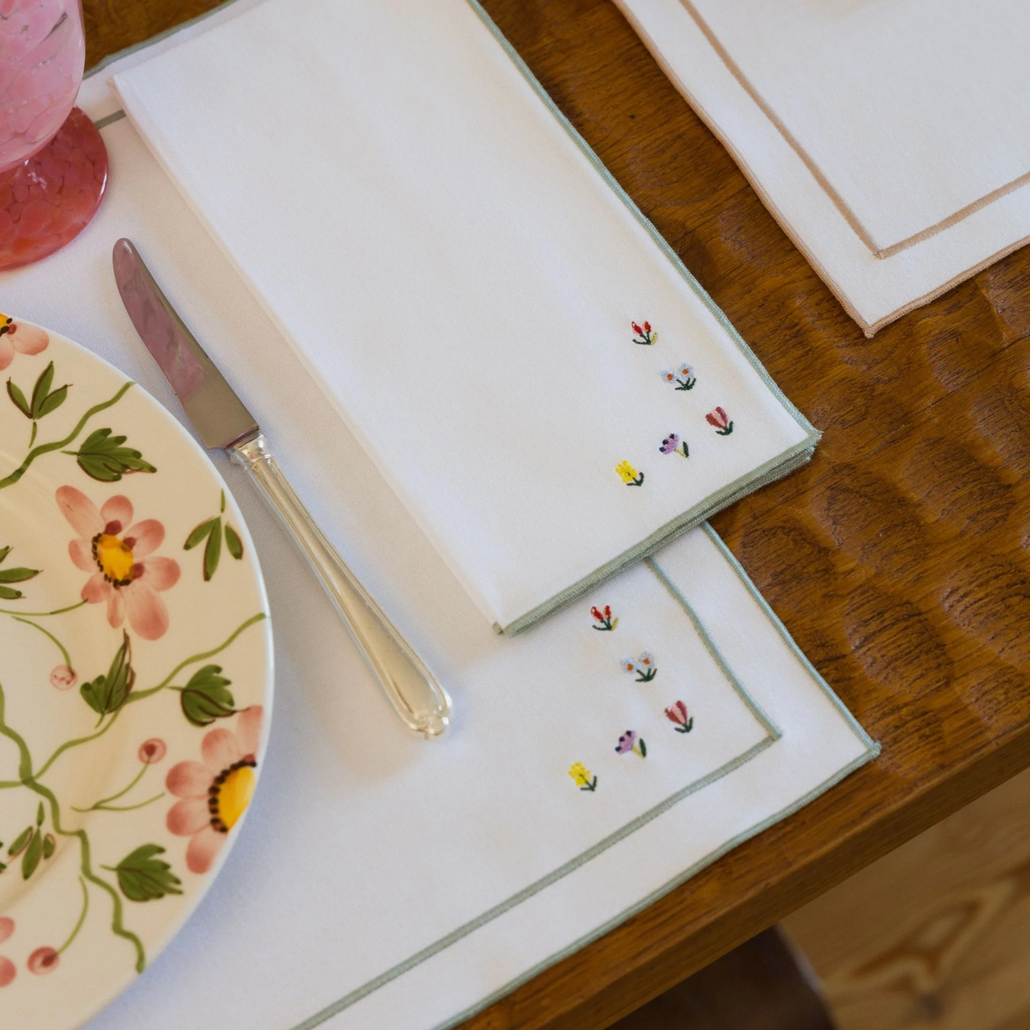 Roupa de mesa Nazaré branco, em algodão, com flores bordadas - Image 8