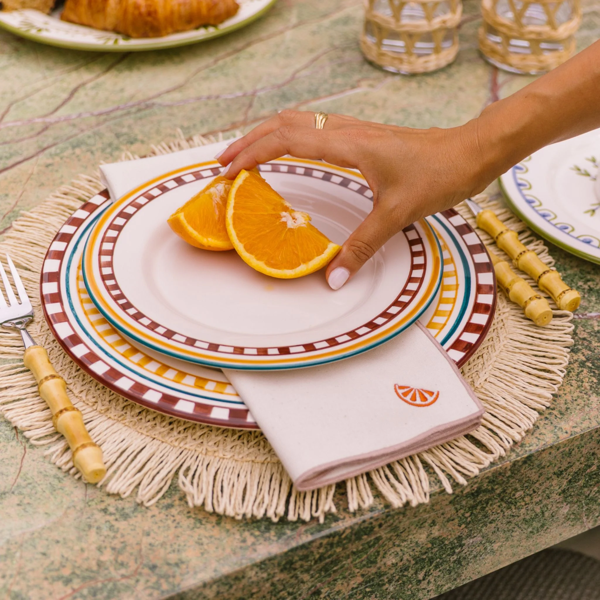 Roupa de mesa Nazaré em cru, em algodão, com frutas bordadas - Image 10