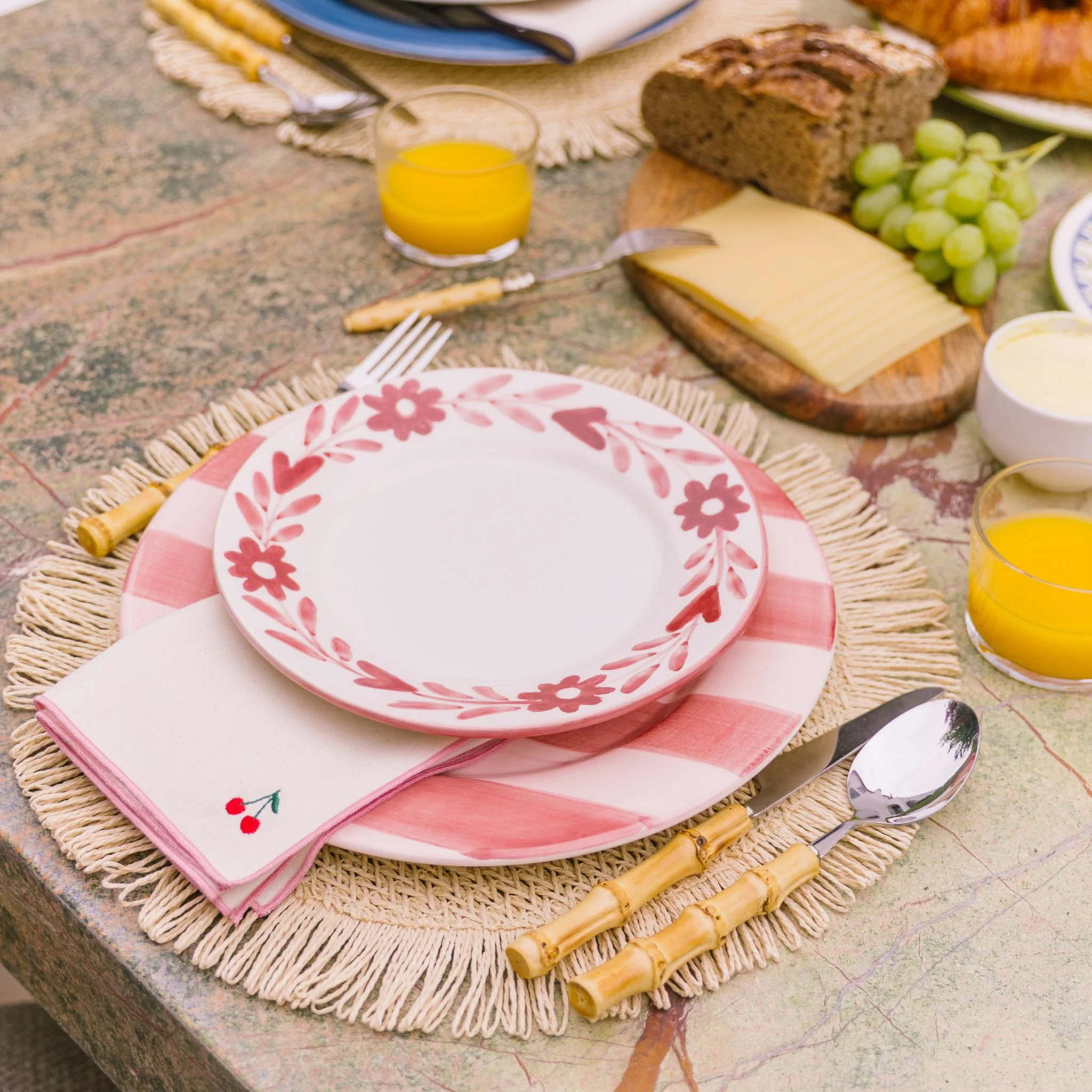 Roupa de mesa Nazaré em cru, em algodão, com frutas bordadas - Image 11