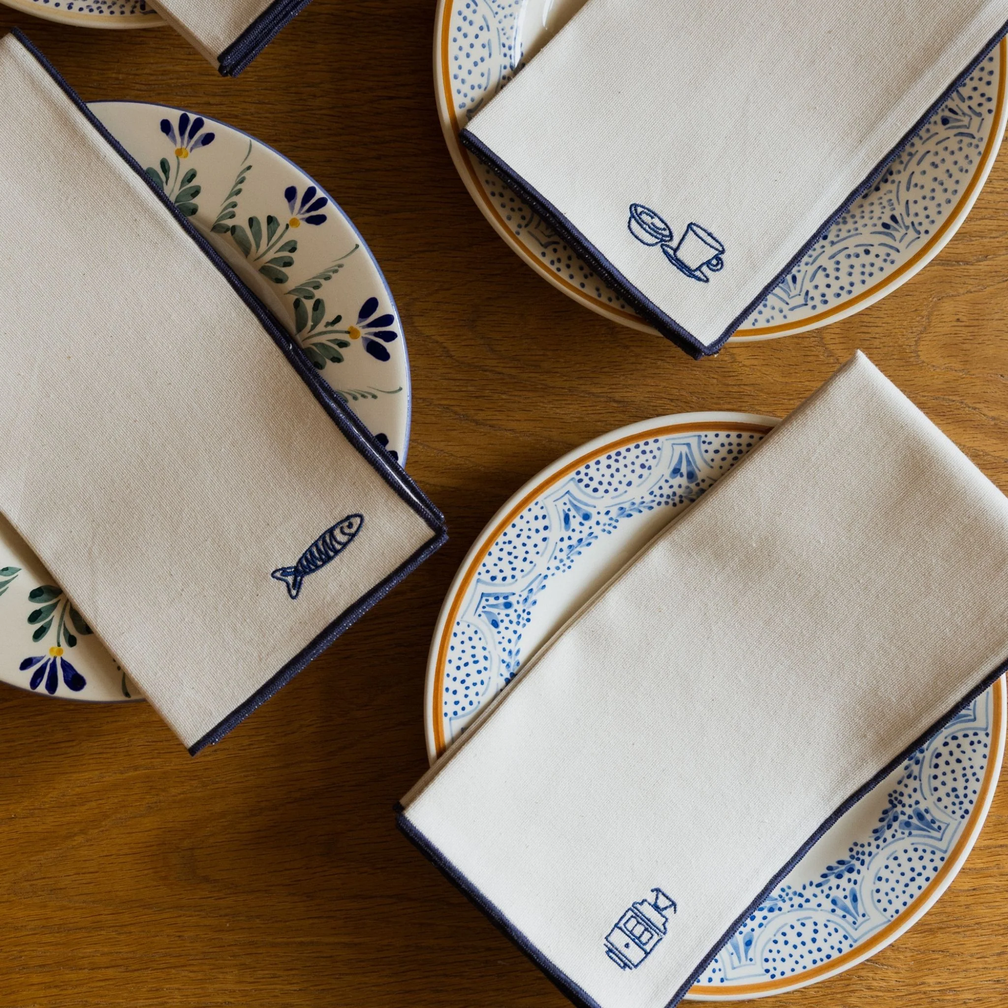 Roupa de mesa Nazaré em cru, em algodão, com motivos inspirados em Portugal bordados - Image 6
