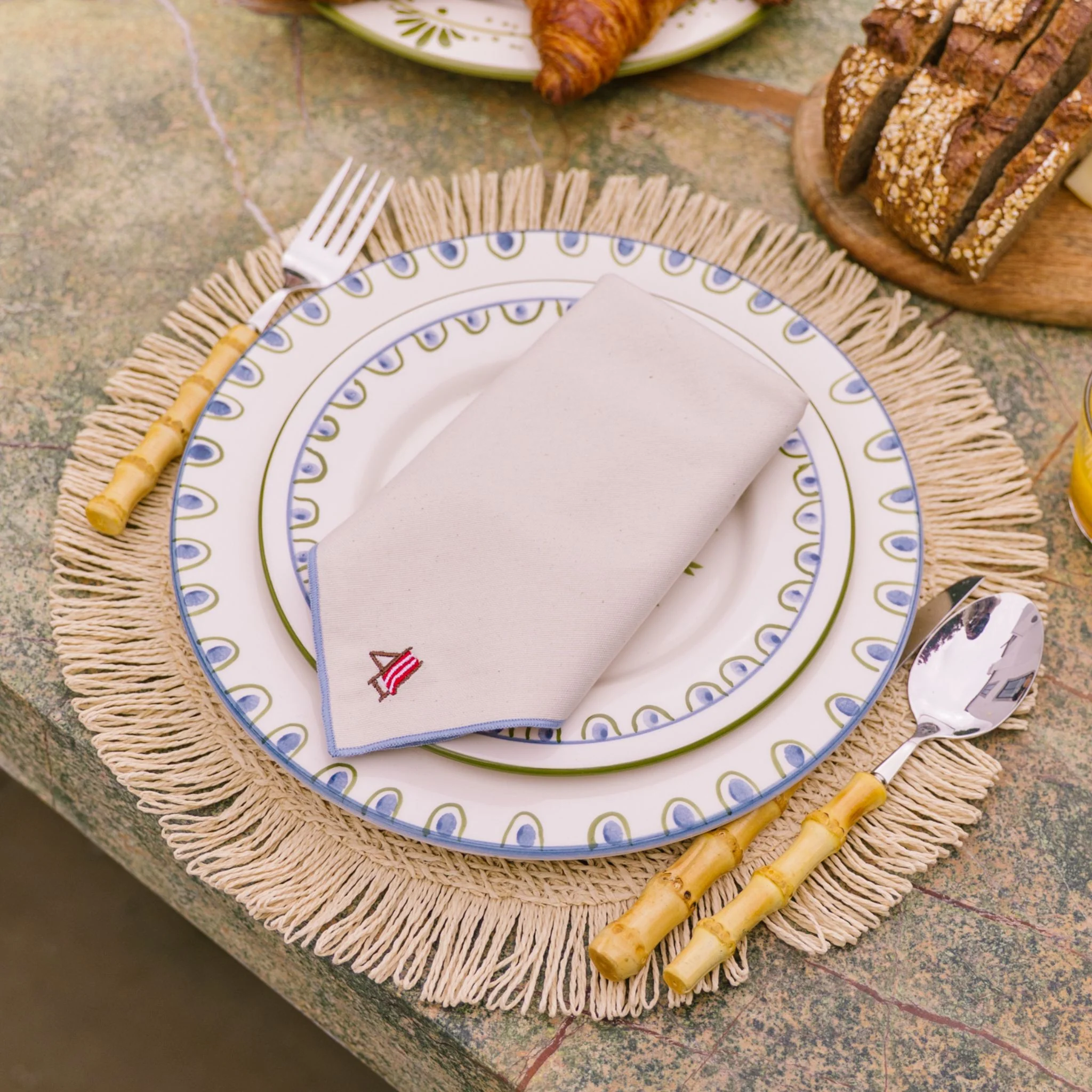 Roupa de mesa Nazaré em cru, em algodão, com motivos de verão bordados - Image 10