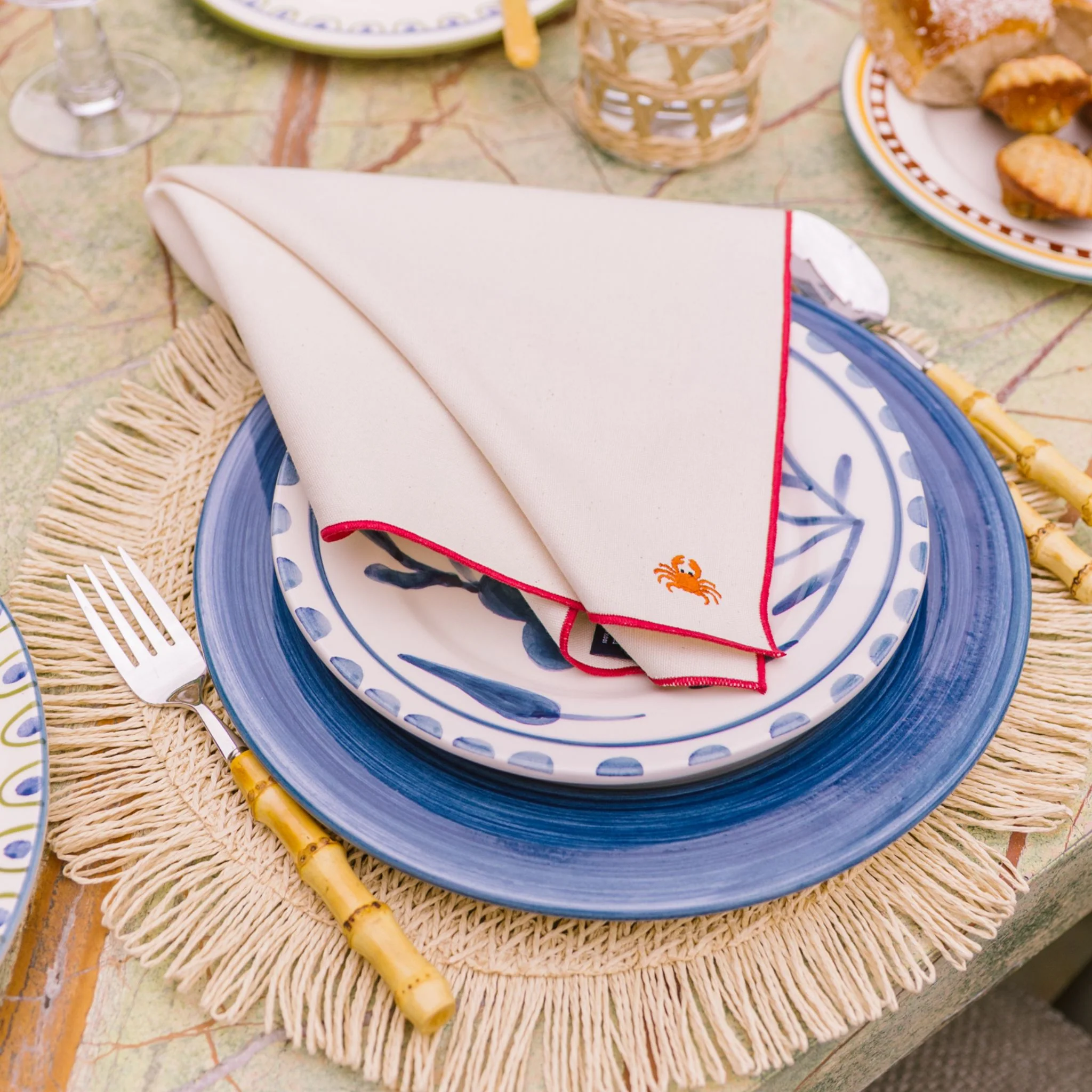 Roupa de mesa Nazaré em cru, em algodão, com motivos de verão bordados - Image 4