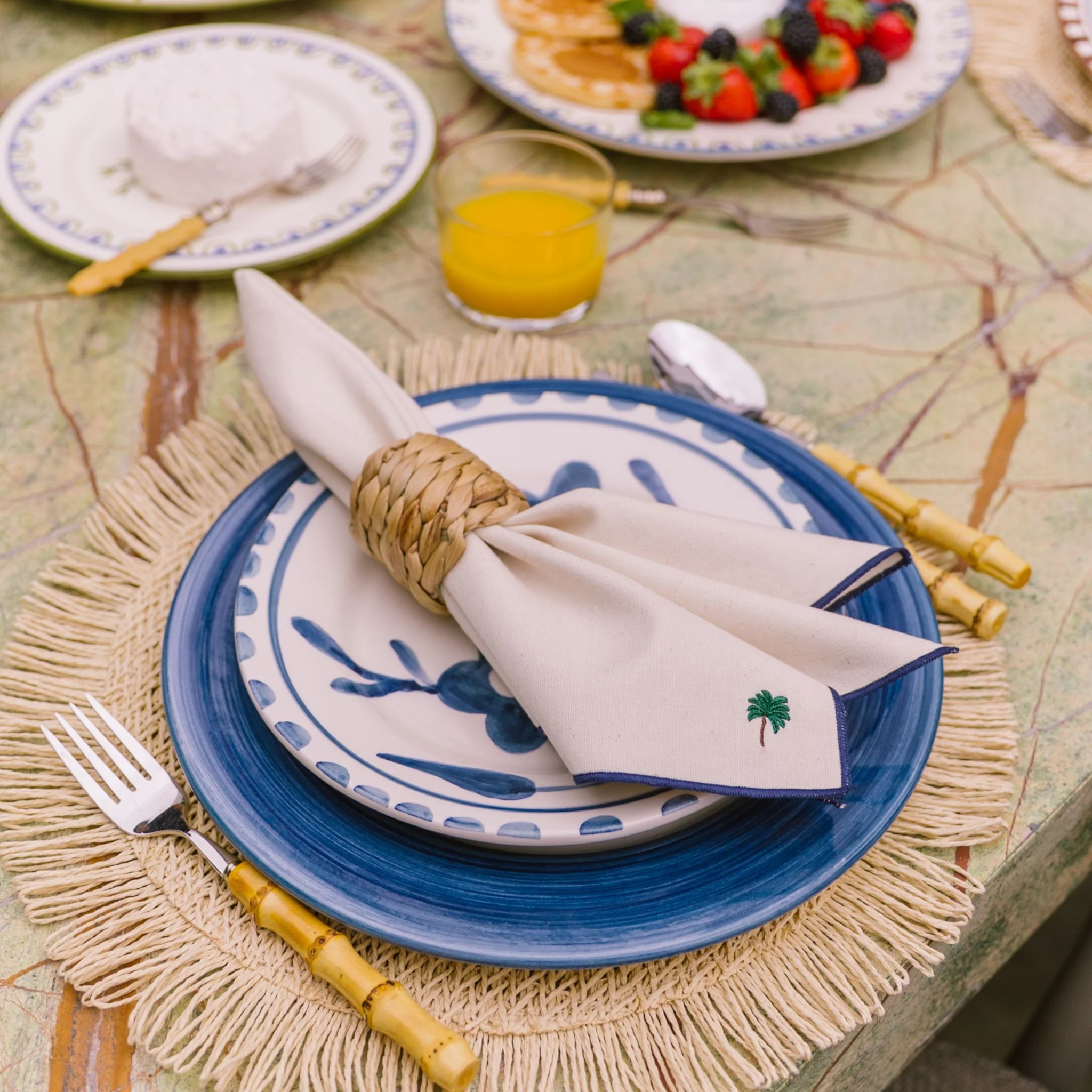 Roupa de mesa Nazaré em cru, em algodão, com motivos de verão bordados - Image 6