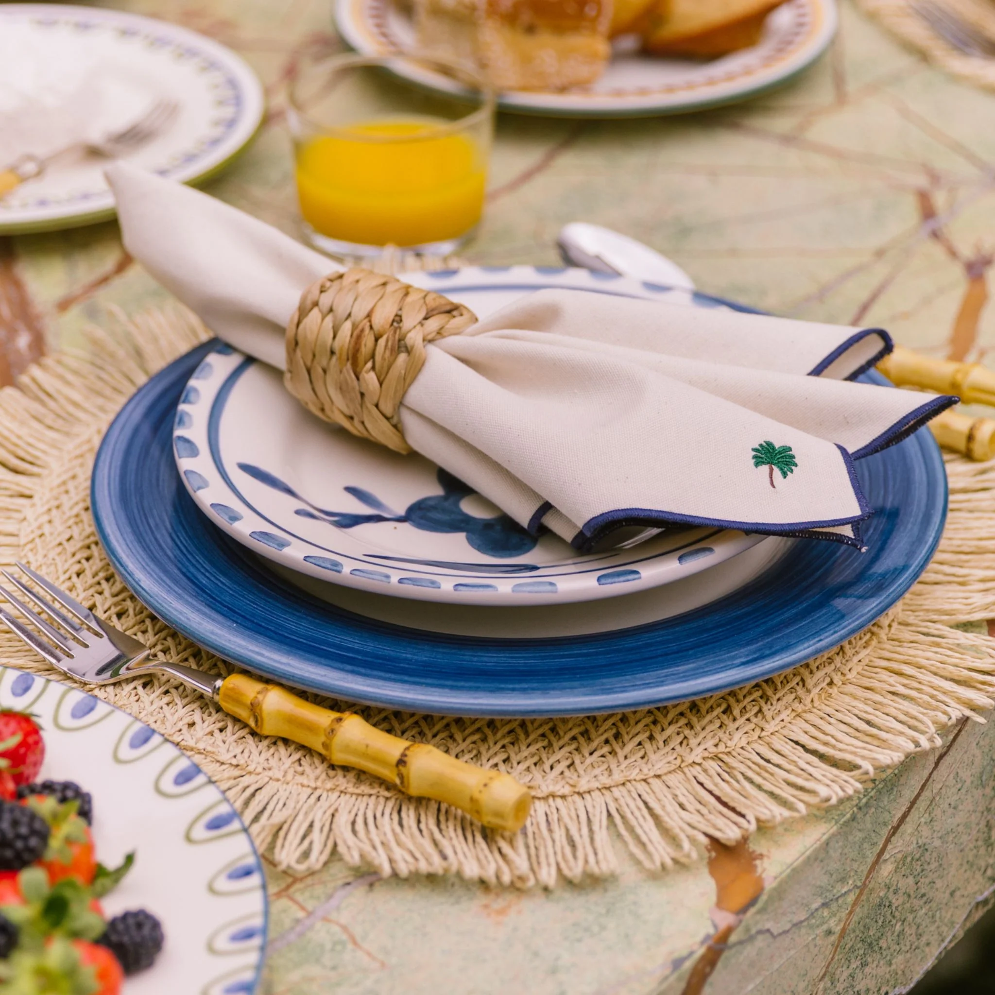 Roupa de mesa Nazaré em cru, em algodão, com motivos de verão bordados - Image 7