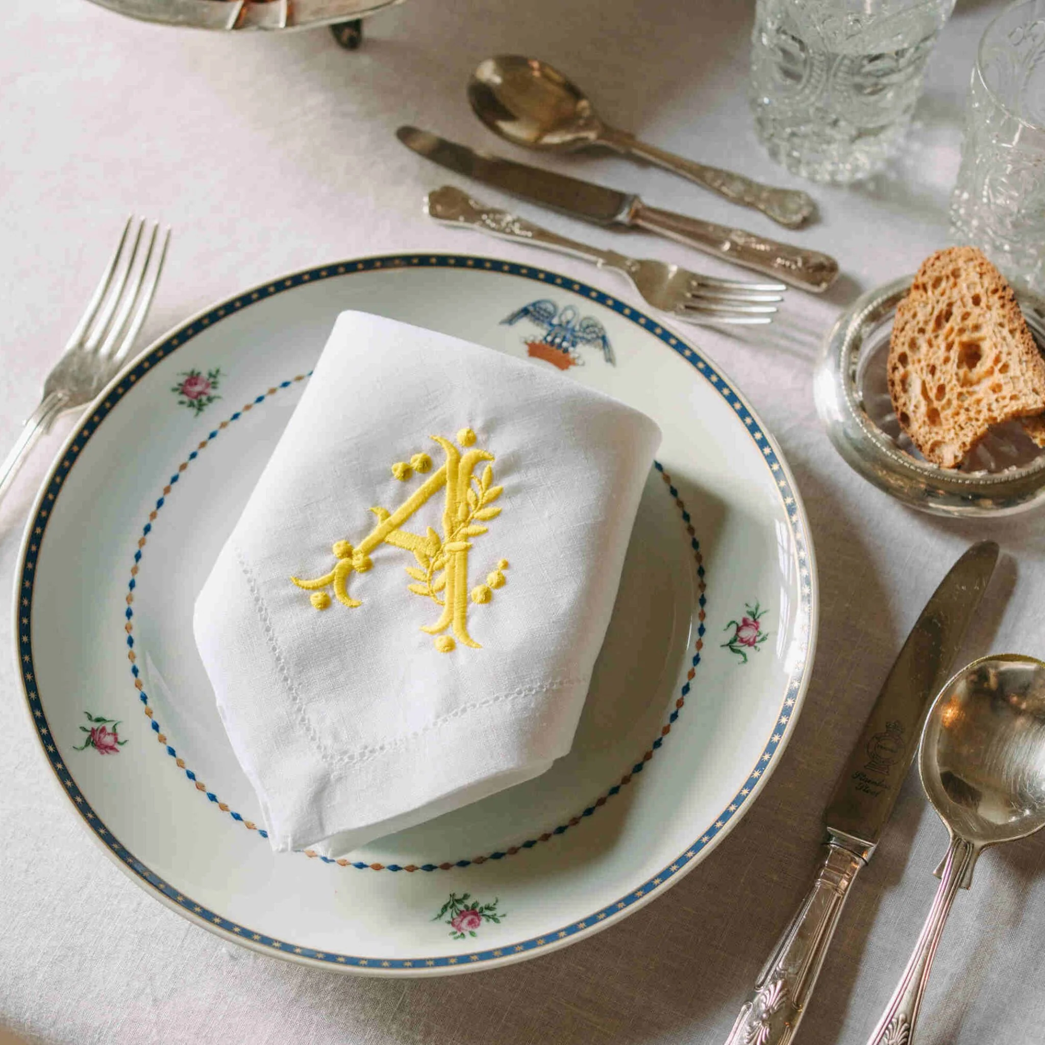 Roupa de mesa Mafra, em linho, com letras de Natal bordadas - Image 11