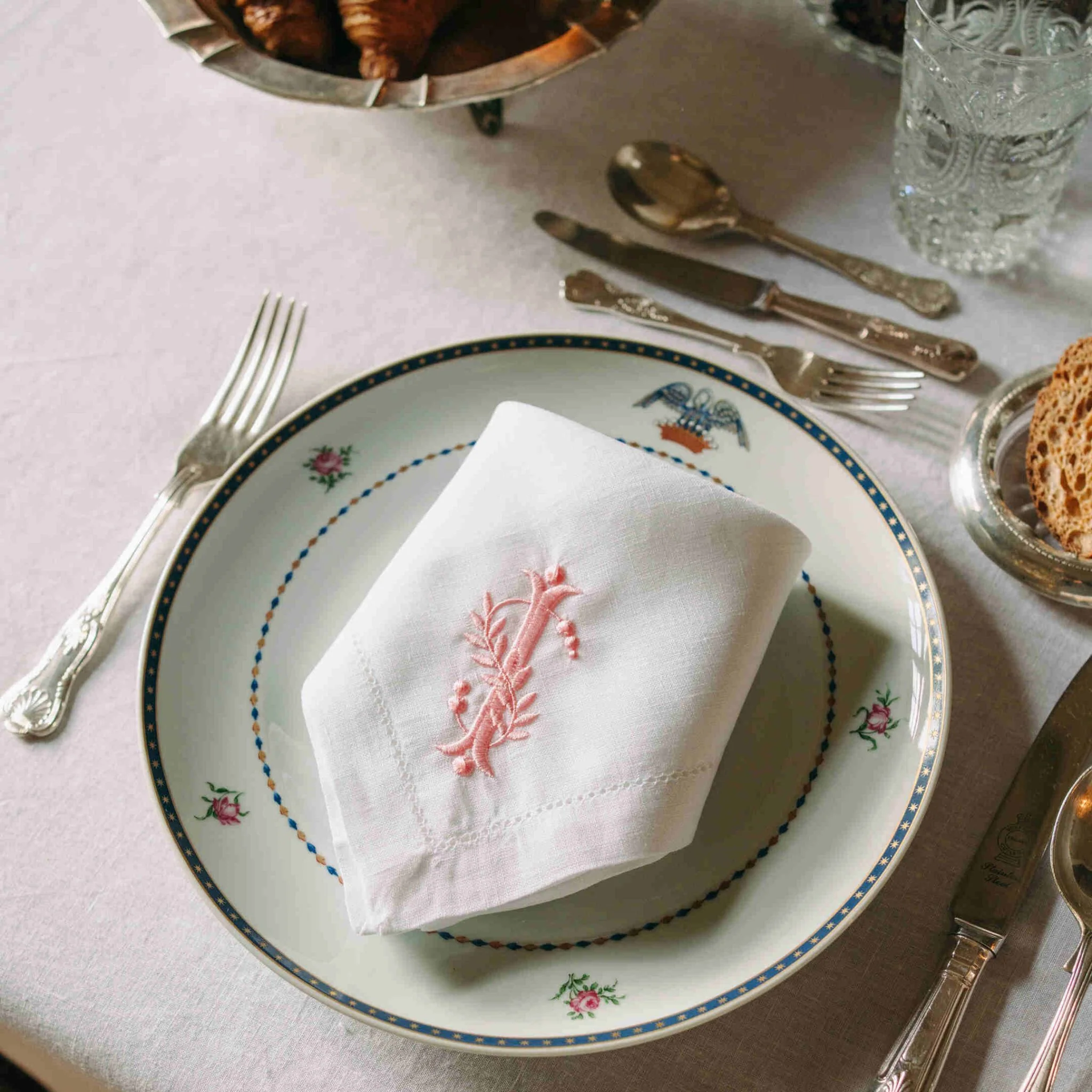 Roupa de mesa Mafra, em linho, com letras de Natal bordadas - Image 3
