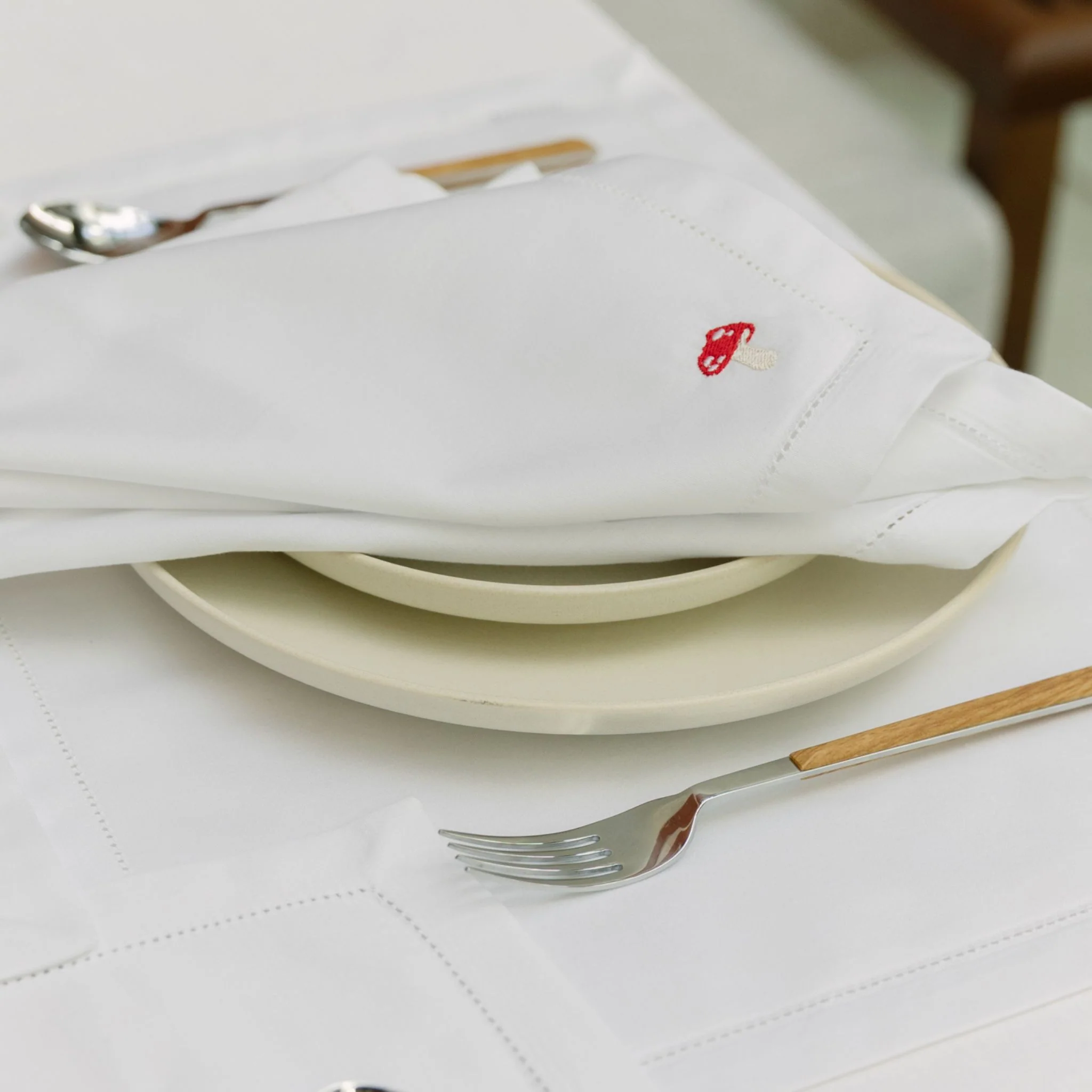 Roupa de mesa Mafra, em algodão, com motivos de outono bordados - Image 5