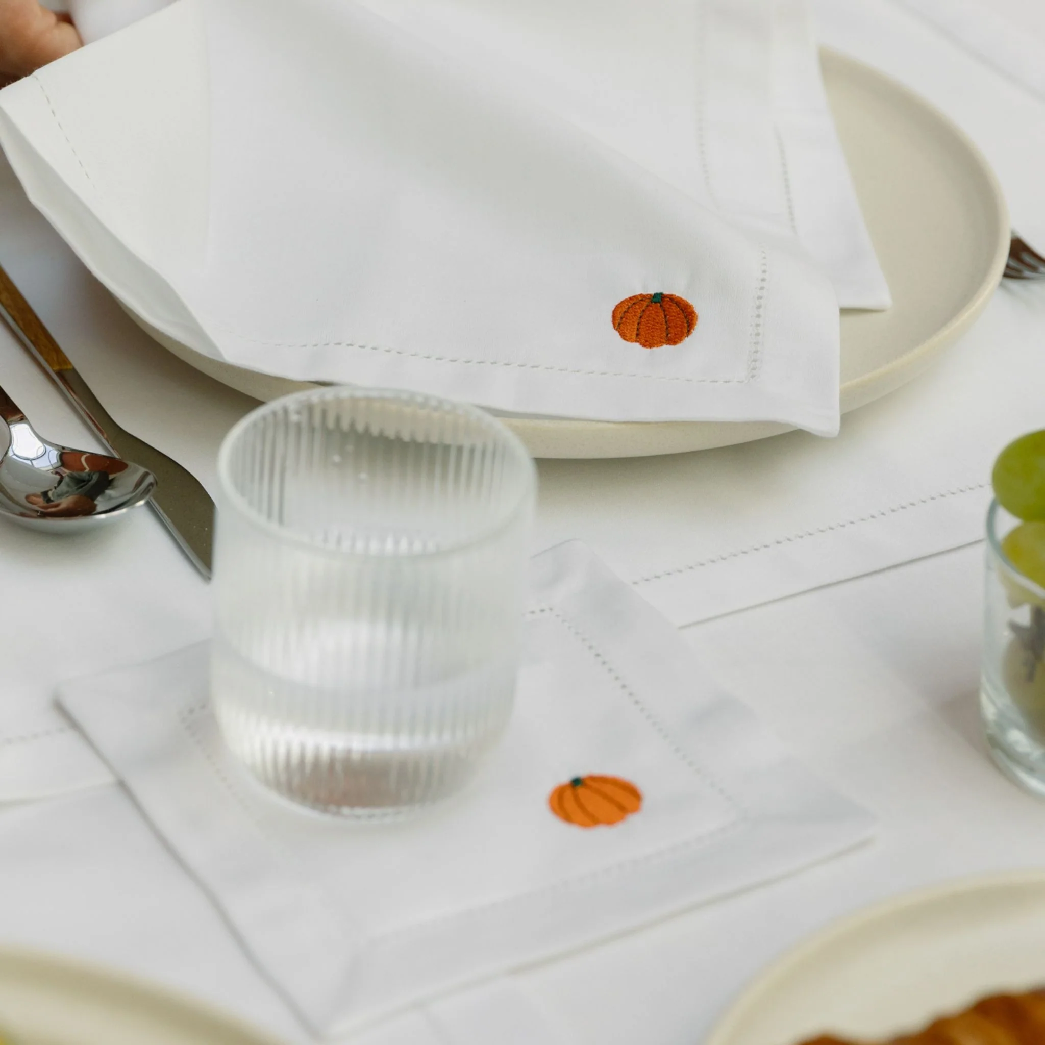 Roupa de mesa Mafra, em algodão, com motivos de outono bordados - Image 7