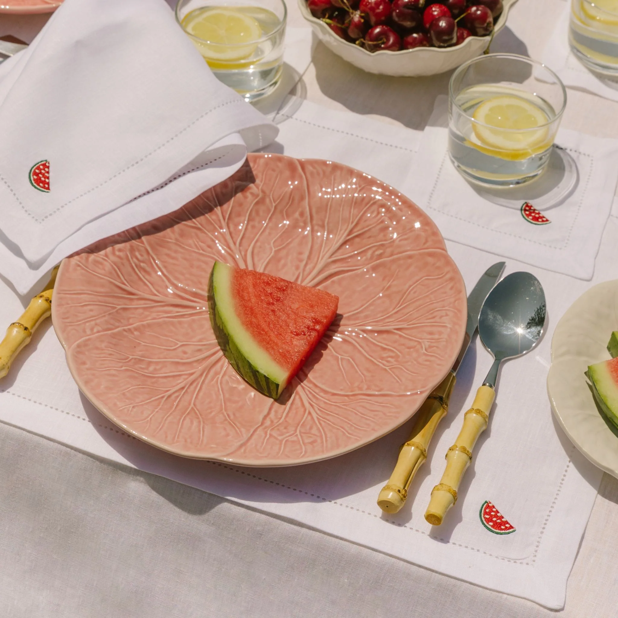 Roupa de mesa Mafra, em linho, com frutas bordadas - Image 6