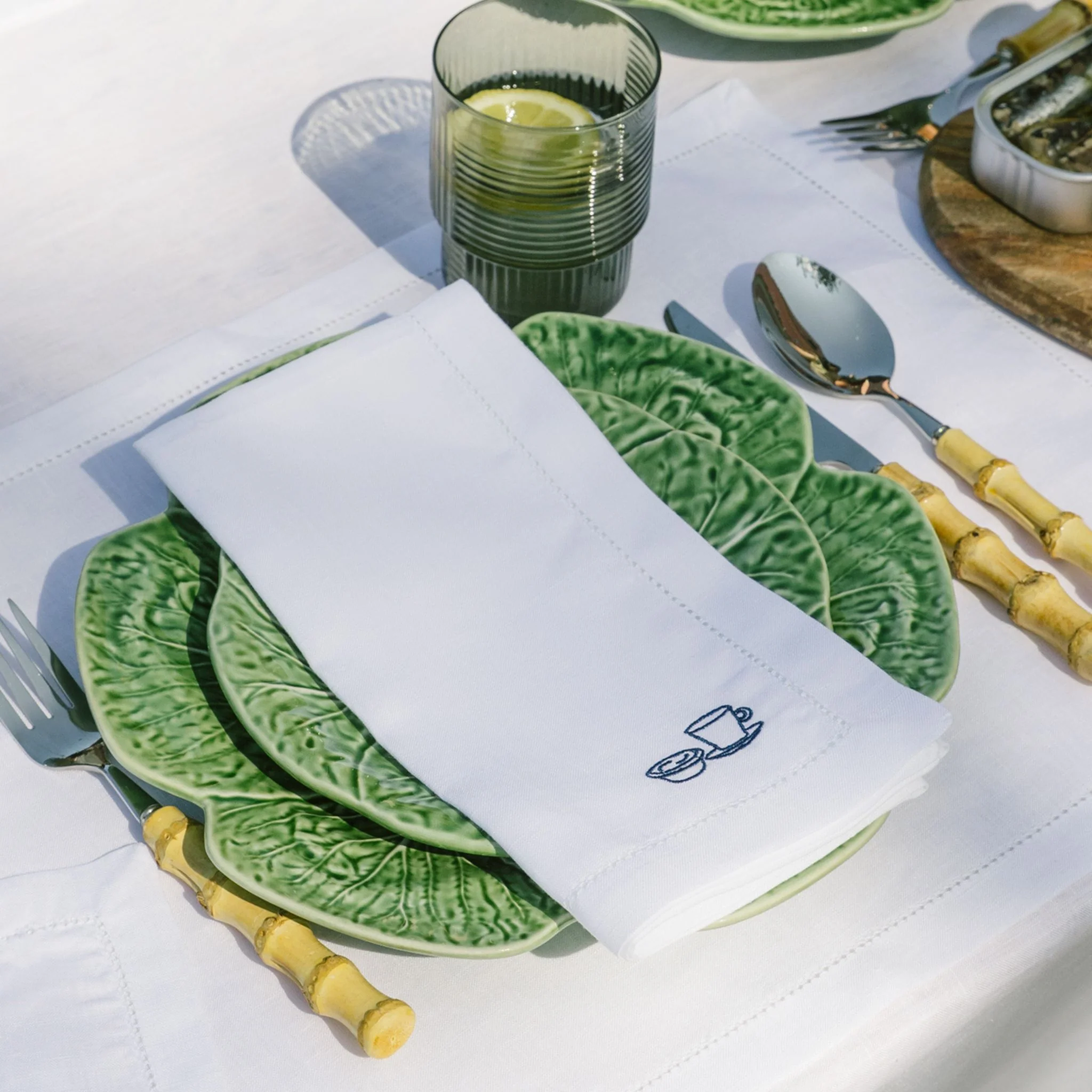 Roupa de mesa Nazaré em cru, em algodão, com motivos inspirados em Portugal bordados - Image 12