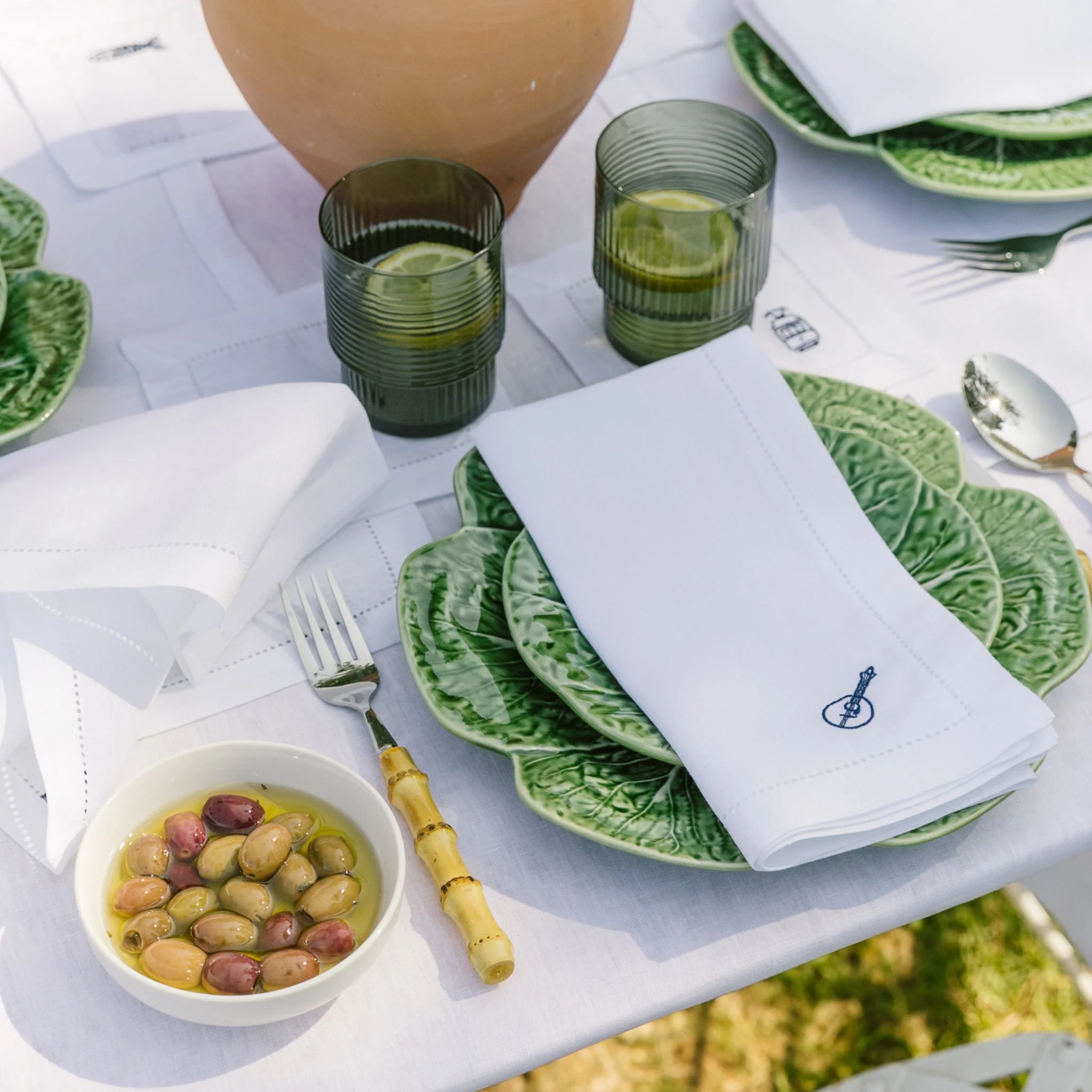 Roupa de mesa Nazaré em cru, em algodão, com motivos inspirados em Portugal bordados - Image 5