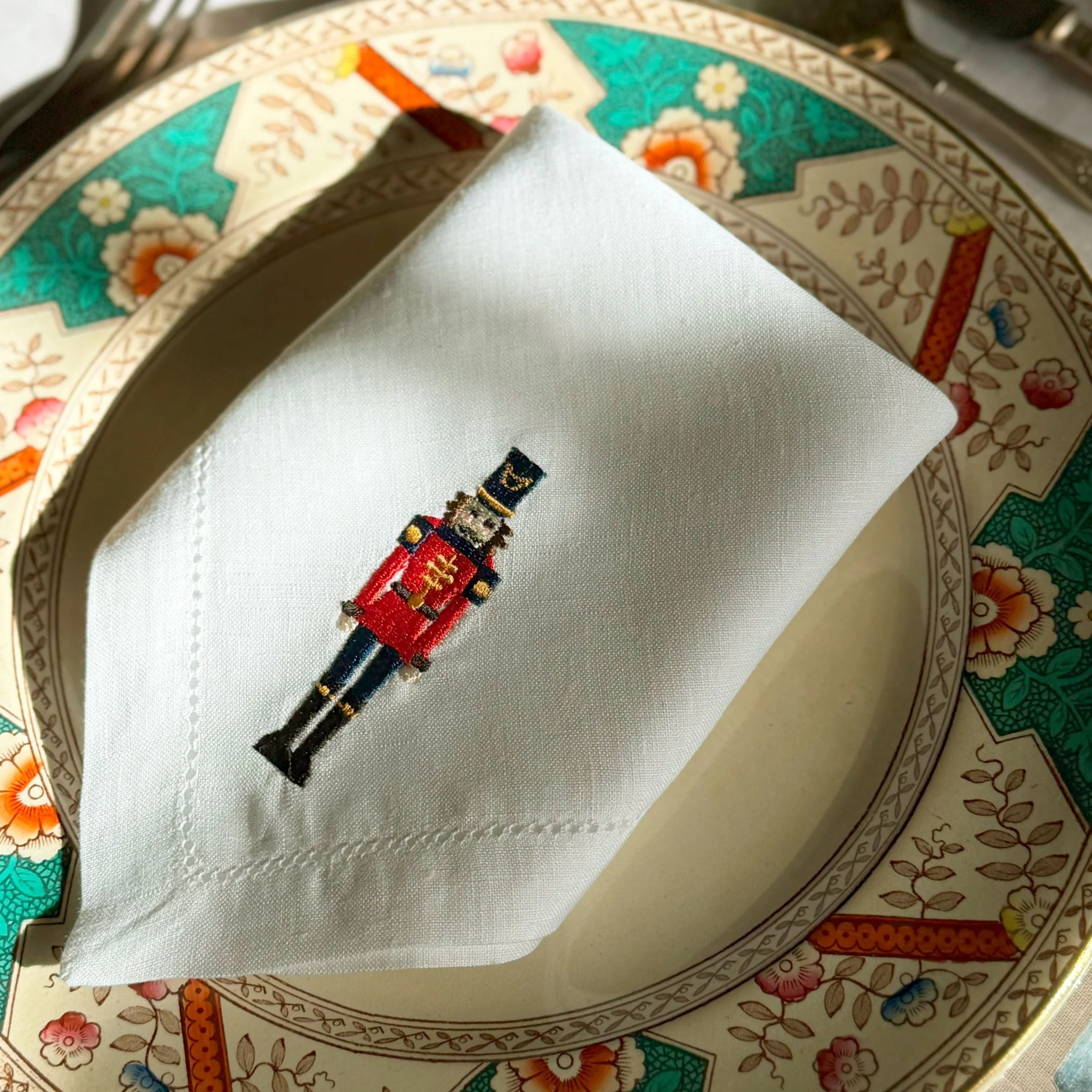 Roupa de mesa Mafra, em algodão, com soldados bordados - Image 17