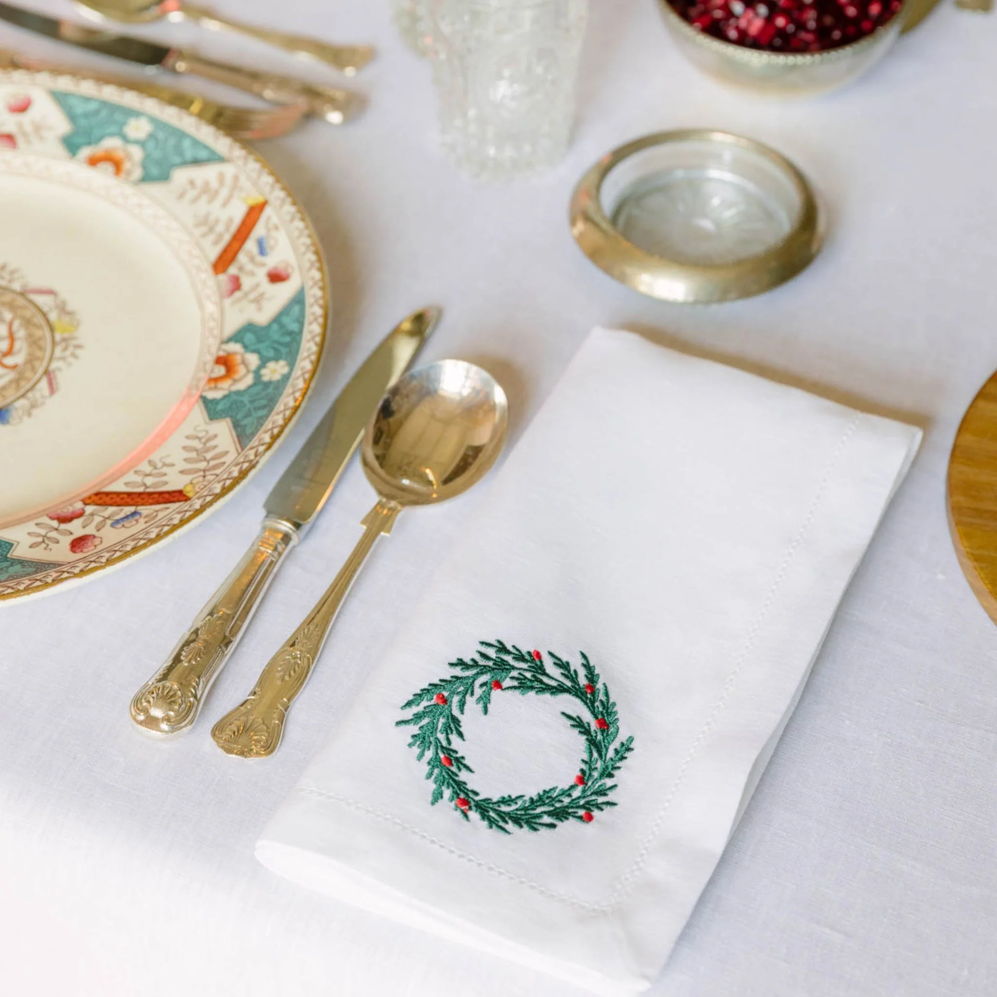 Roupa de mesa Mafra, em algodão, com árvore e coroa de Natal bordadas - Image 7