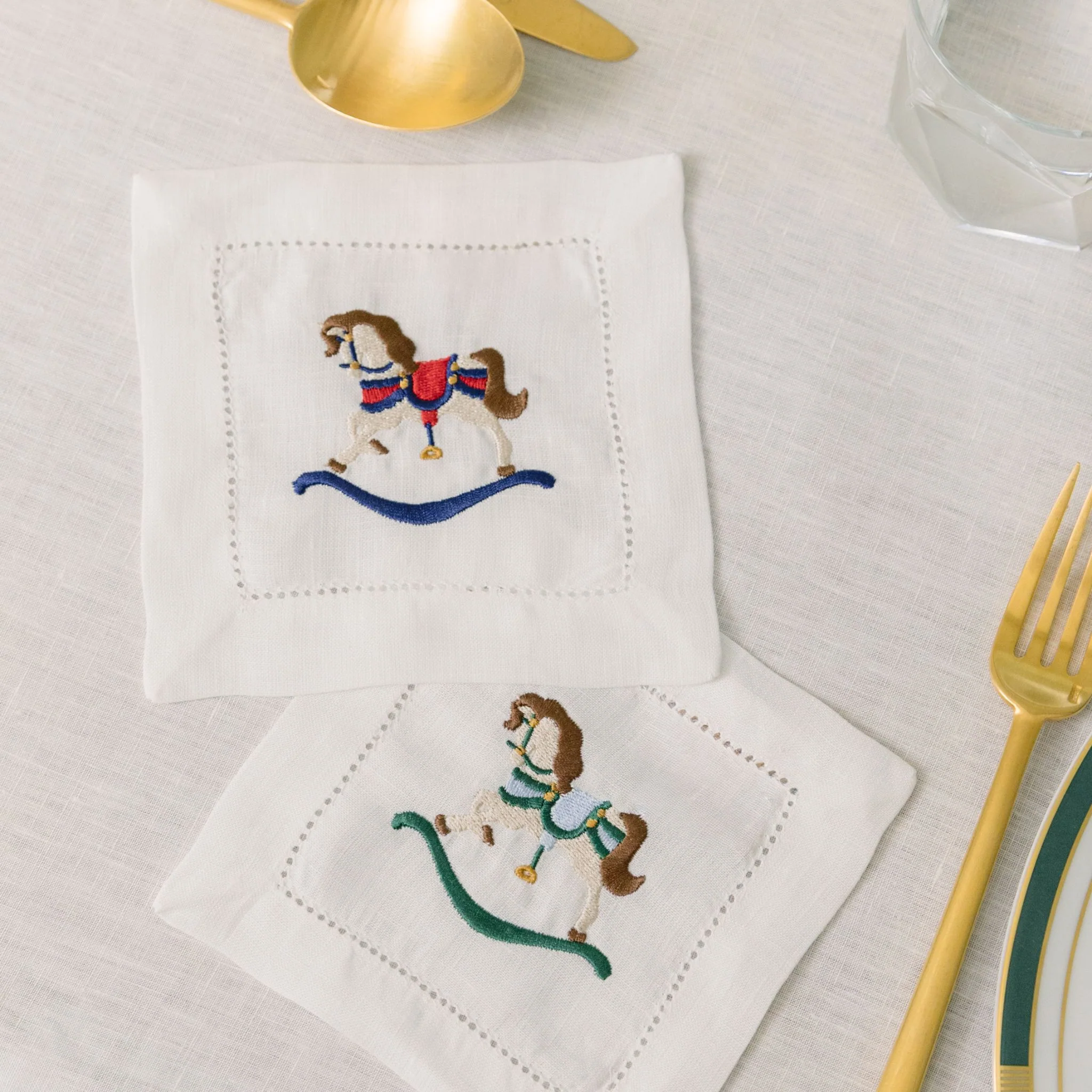 Roupa de mesa Mafra, em linho, com baloiços de cavalo bordados - Image 10