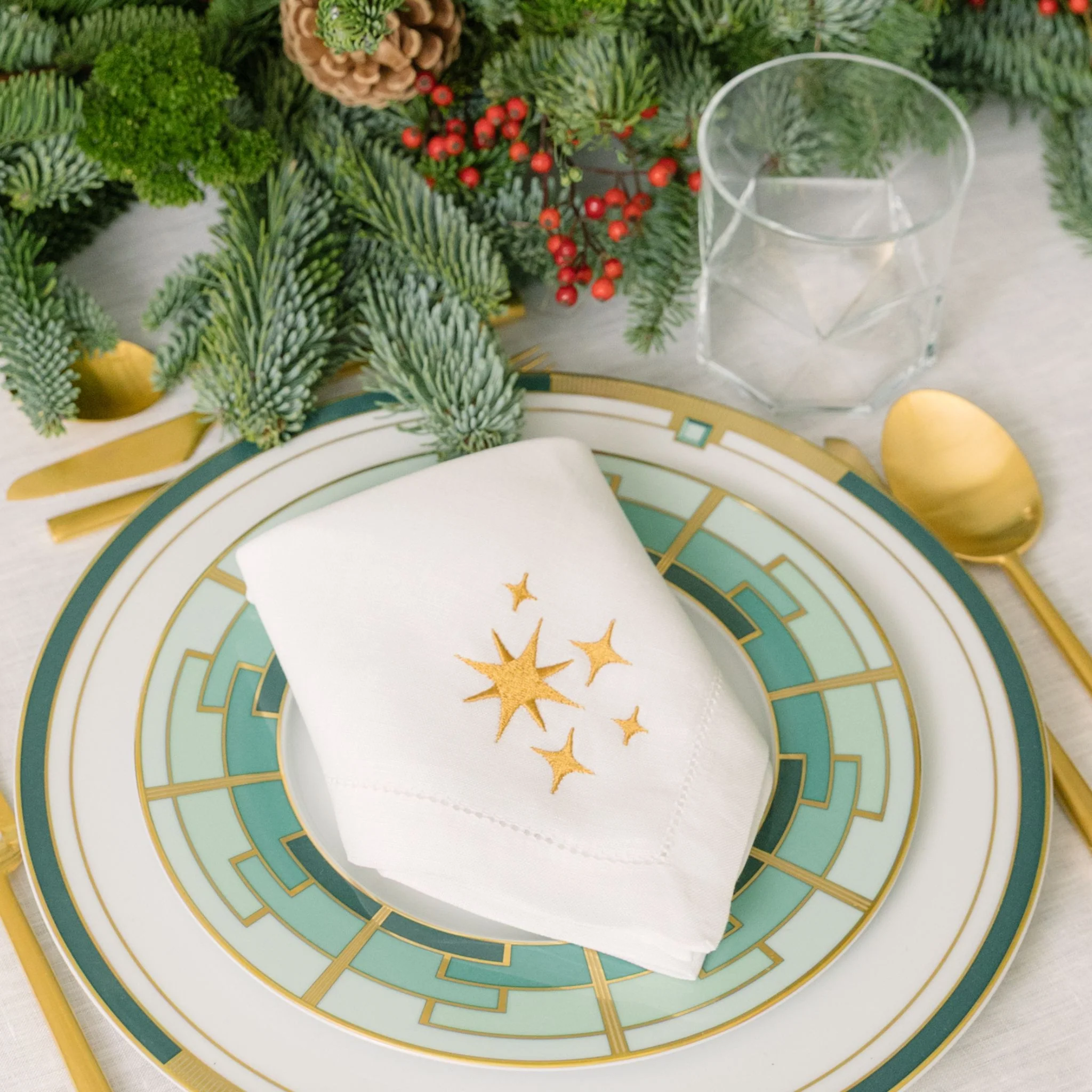Roupa de mesa Mafra, em linho, com estrelas bordadas - Image 8