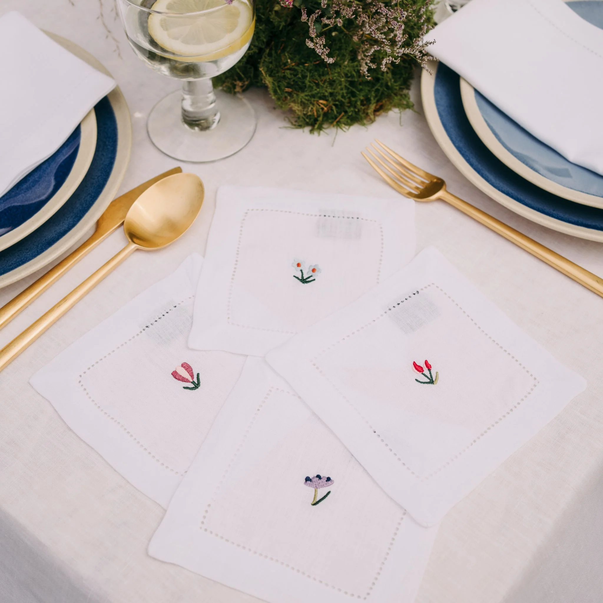 Roupa de mesa Mafra, em linho, com flores bordadas - Image 6