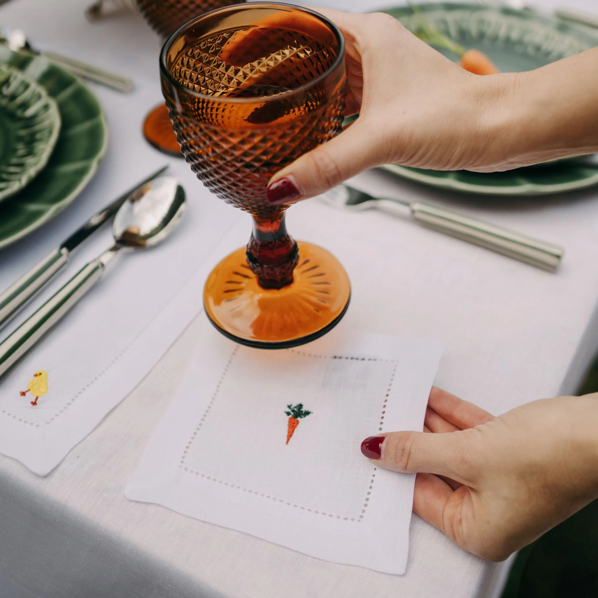 Roupa de mesa Mafra, em linho, com motivos de Páscoa bordados - Image 11