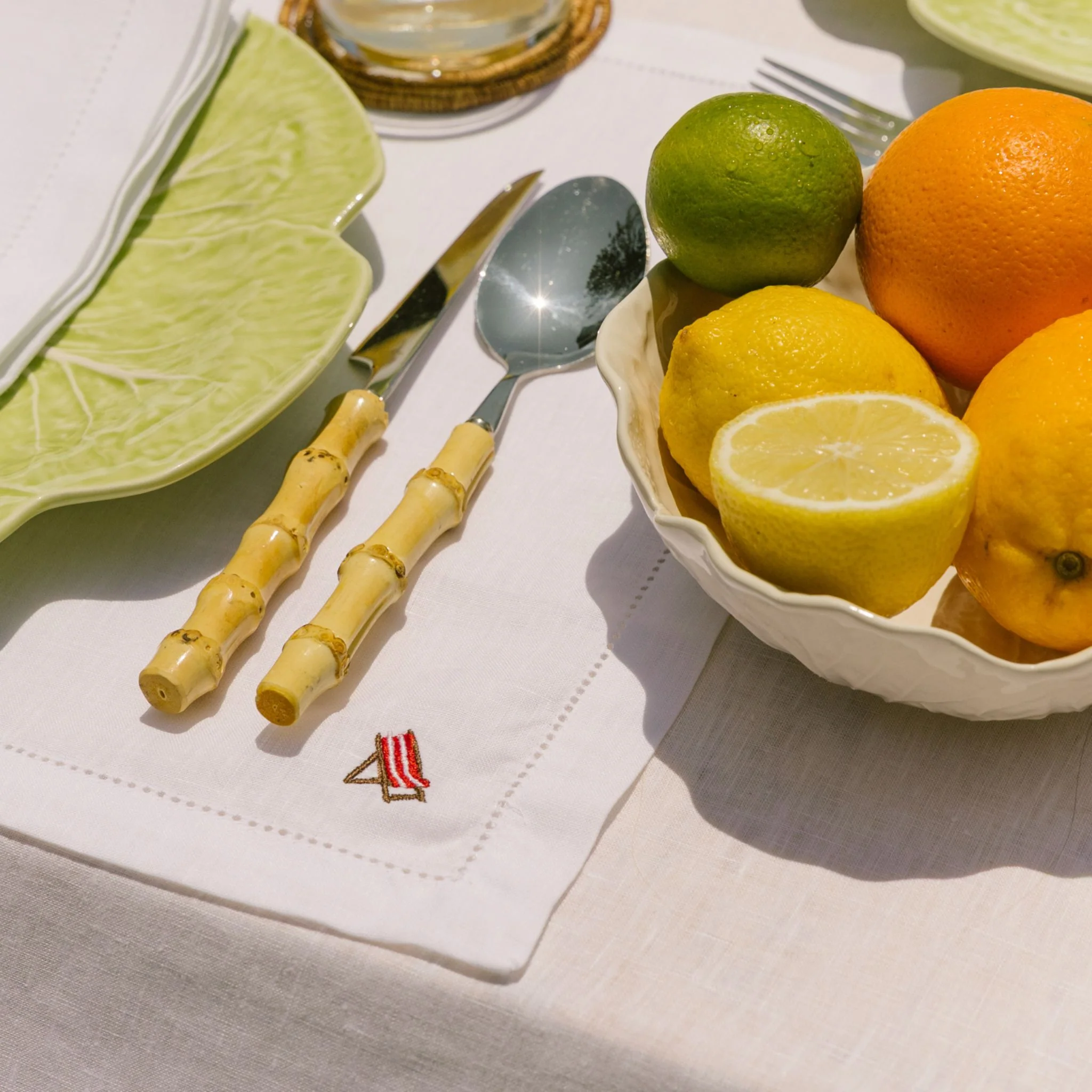 Roupa de mesa Mafra, em linho, com motivos de verão bordados - Image 7
