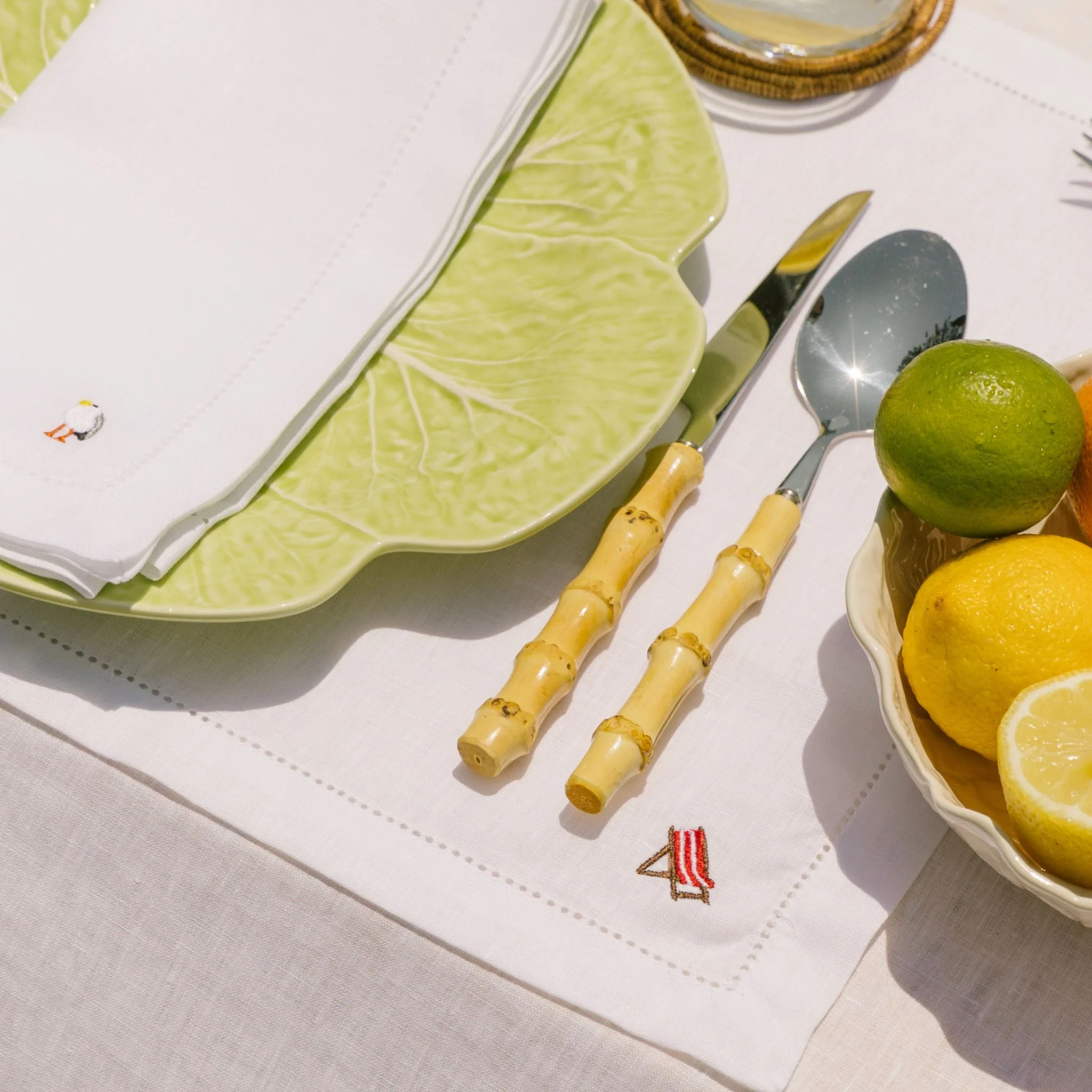 Roupa de mesa Mafra, em linho, com motivos de verão bordados - Image 8