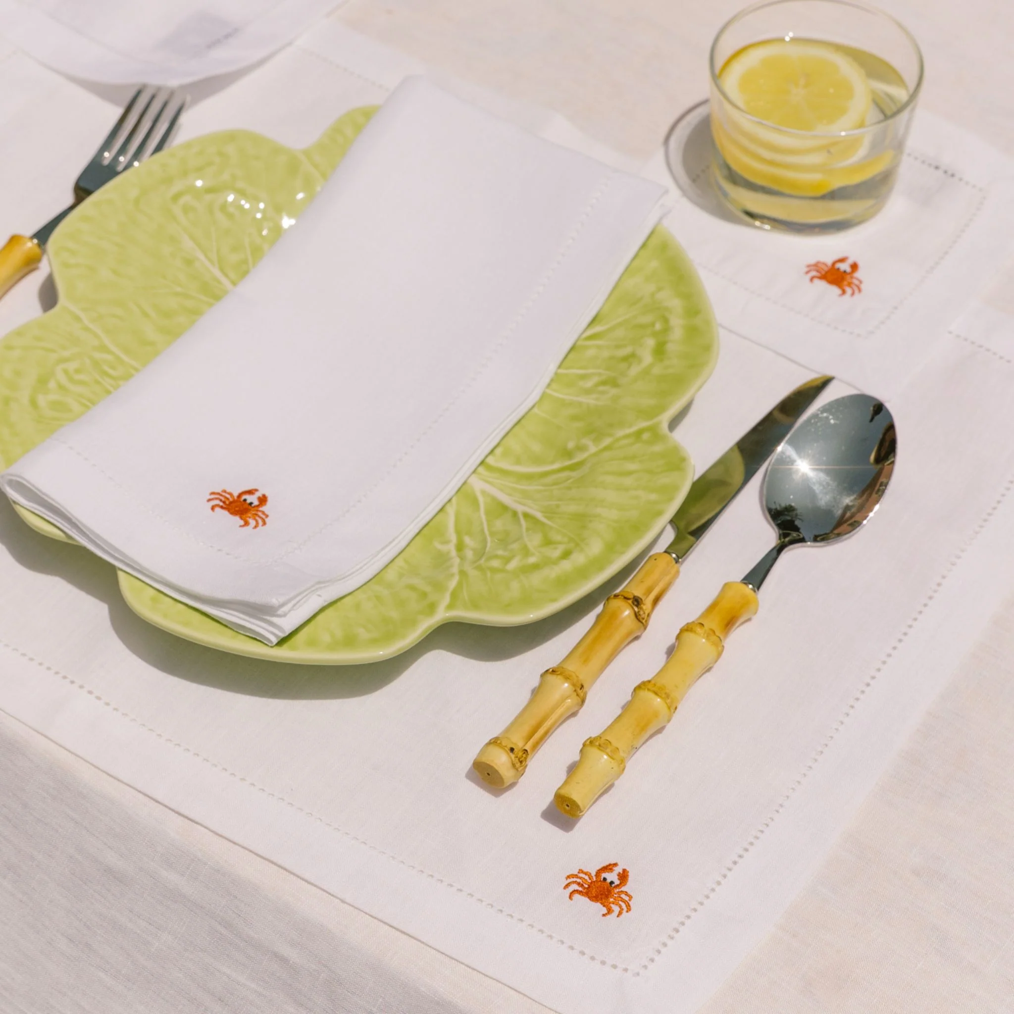 Roupa de mesa Mafra, em linho, com motivos de verão bordados - Image 9