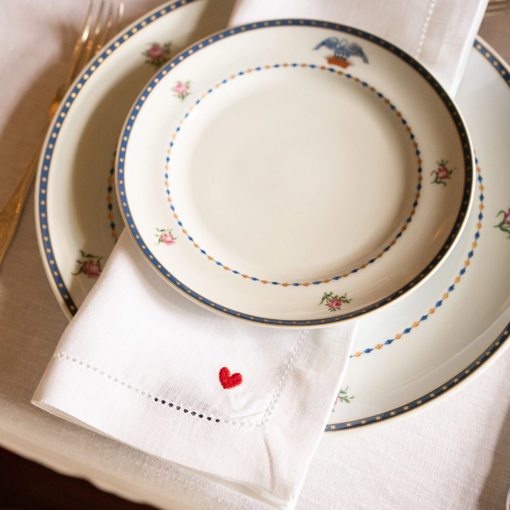 Roupa de mesa Mafra, em linho, com corações bordados - Image 8