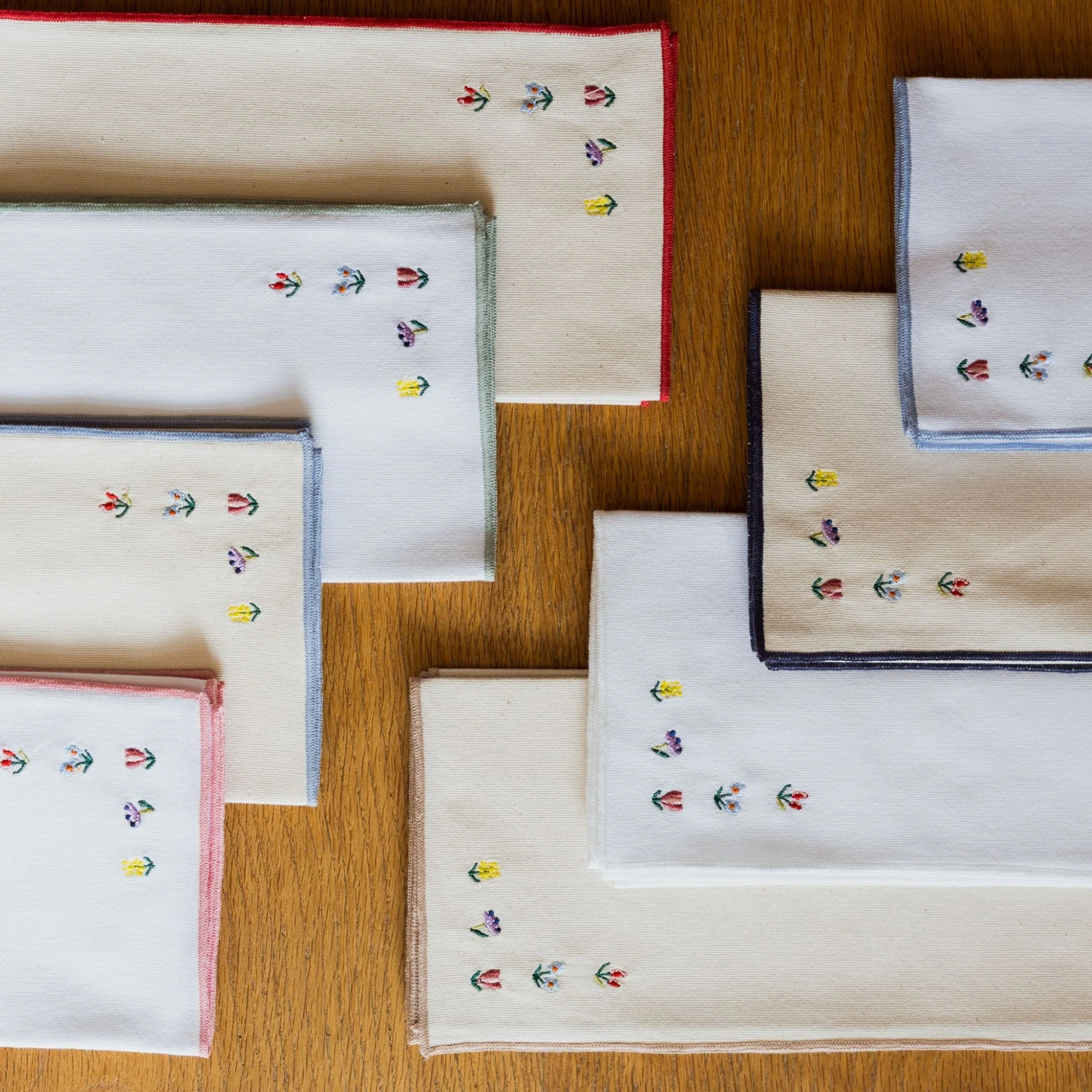 Roupa de mesa Nazaré branco, em algodão, com flores bordadas - Image 6